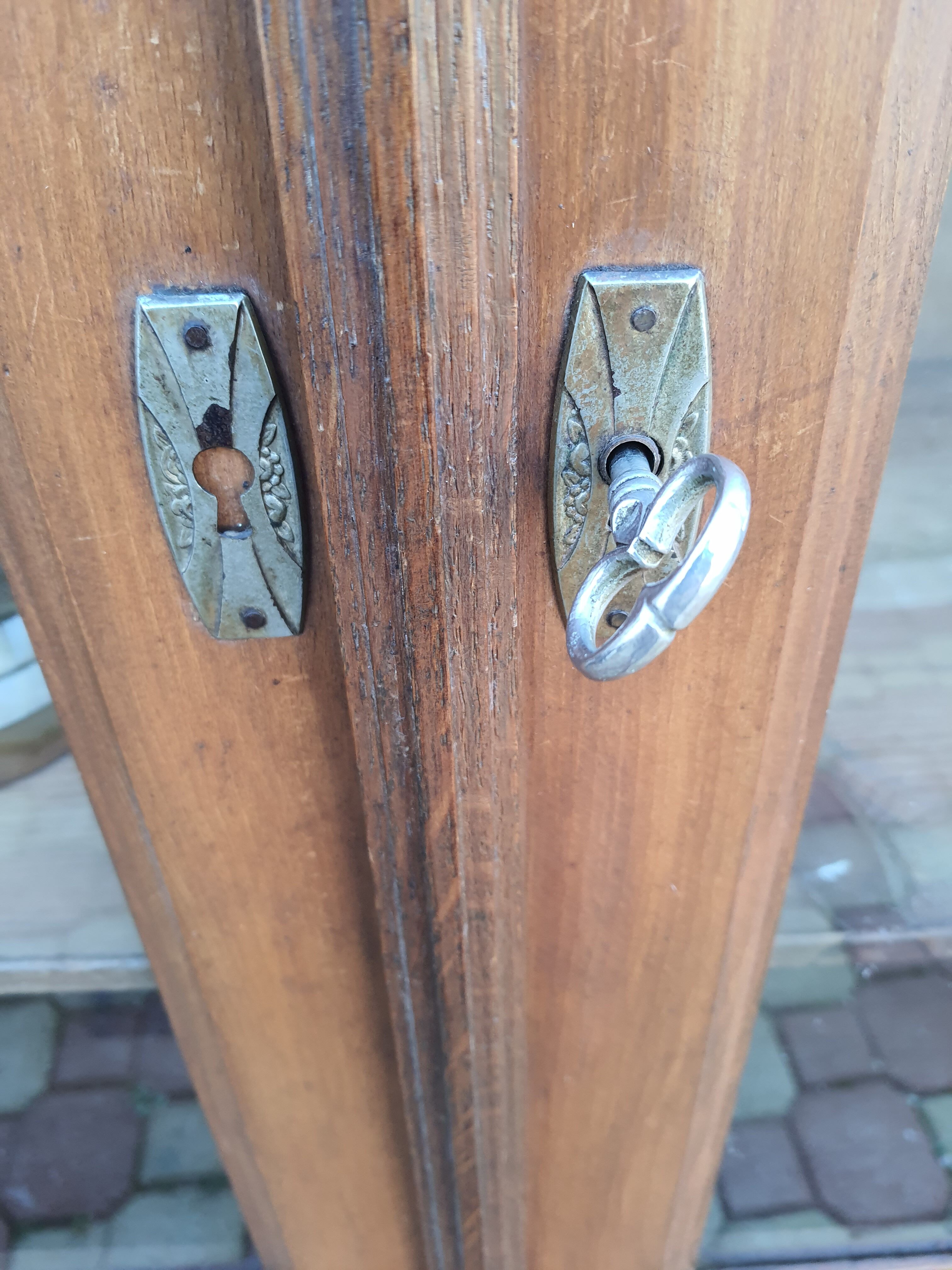 Parisian window cabinet