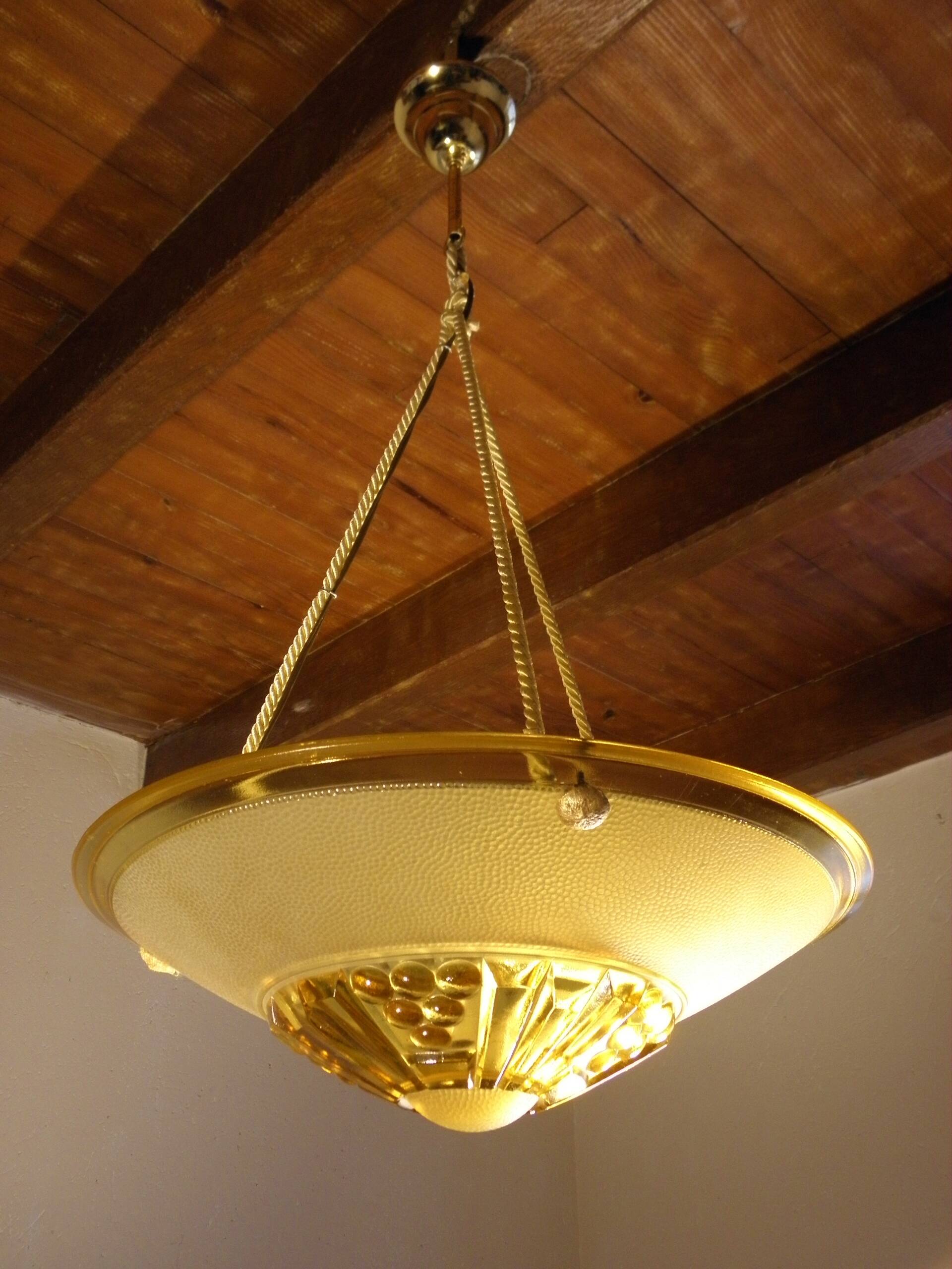 Art Deco basin suspension