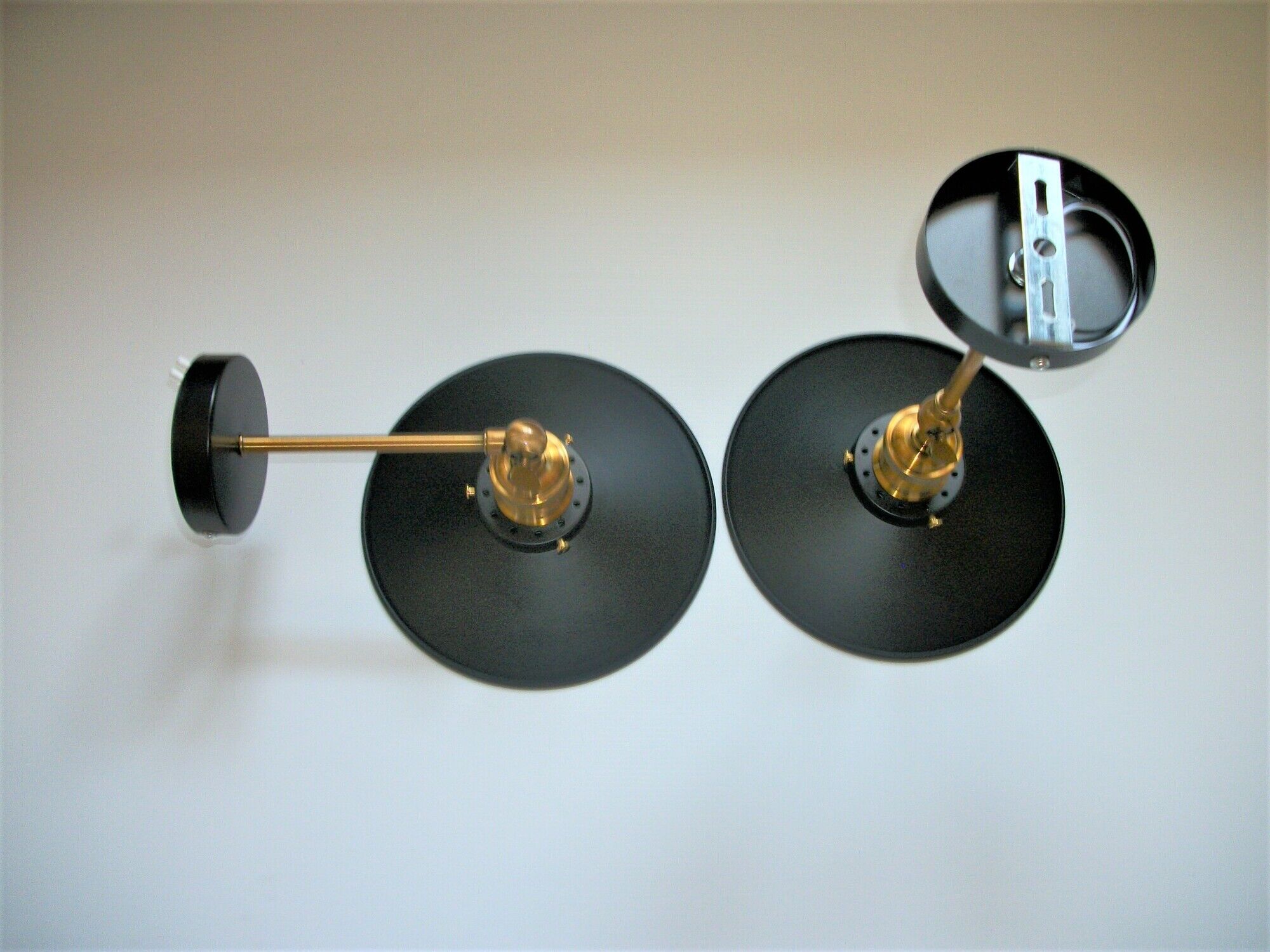 Pair of metal wall lamps in black and gold