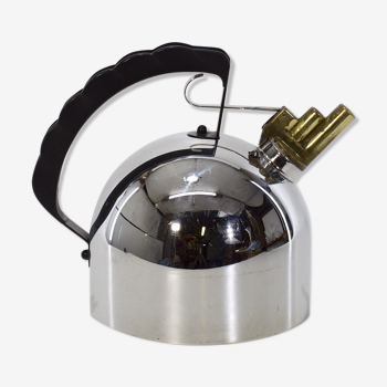Richard Sapper's kettle for Alessi, Italian design, 1980s