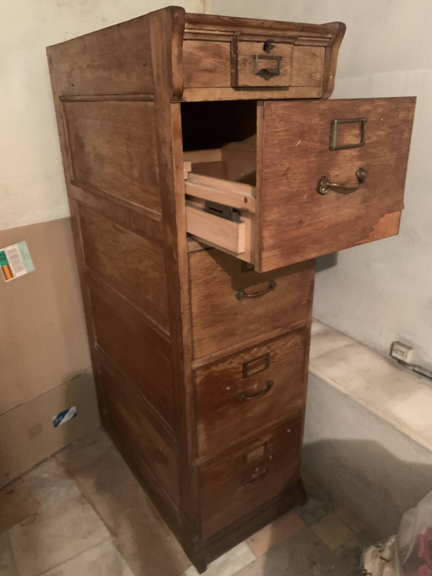 Cabinet de classement antique en bois massif