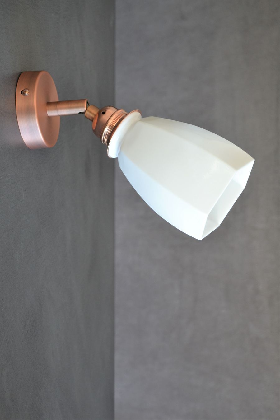 Original articulated wall lamp in white opaline and copper support