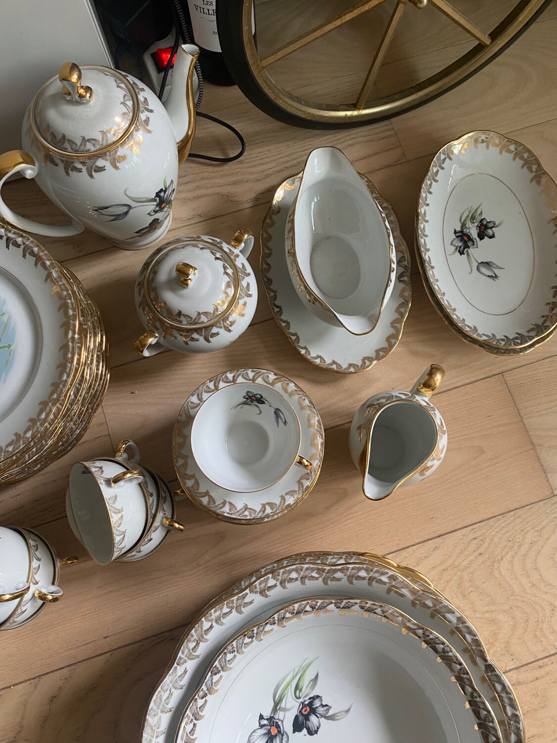 Porcelain - 79-piece dinner service