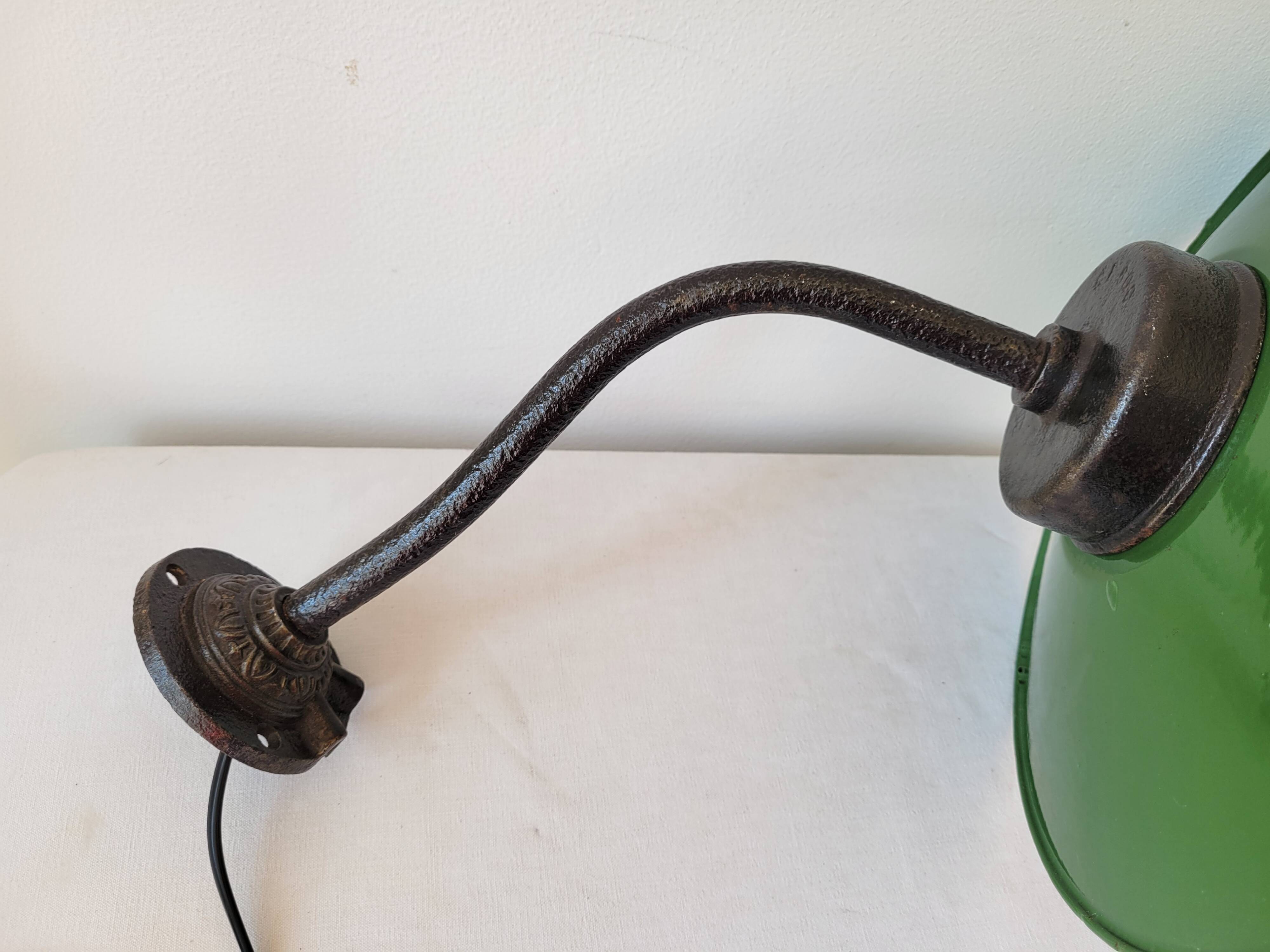 Gooseneck courtyard wall light