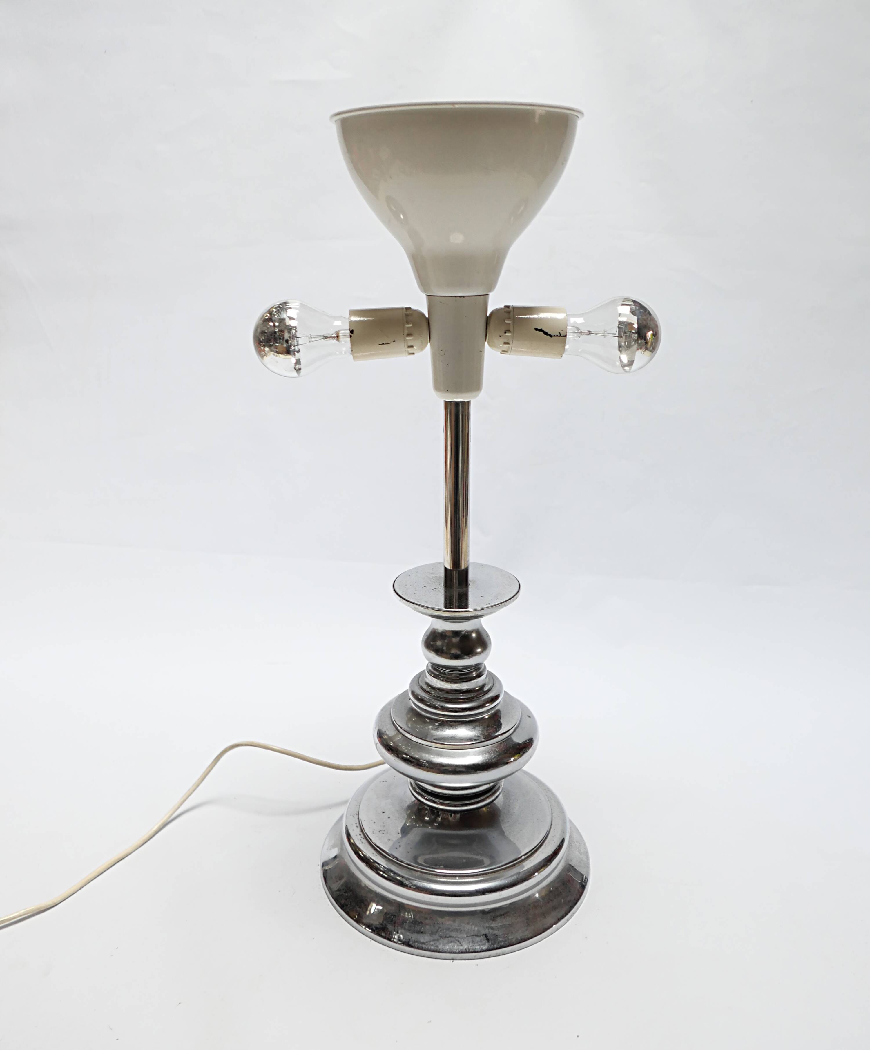 lampe ancienne en métal vintage design 1950 1970