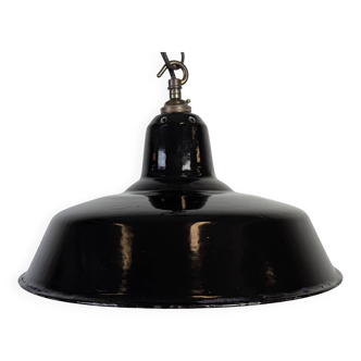 Lampe à suspension industrielle en émail noir, années 1960