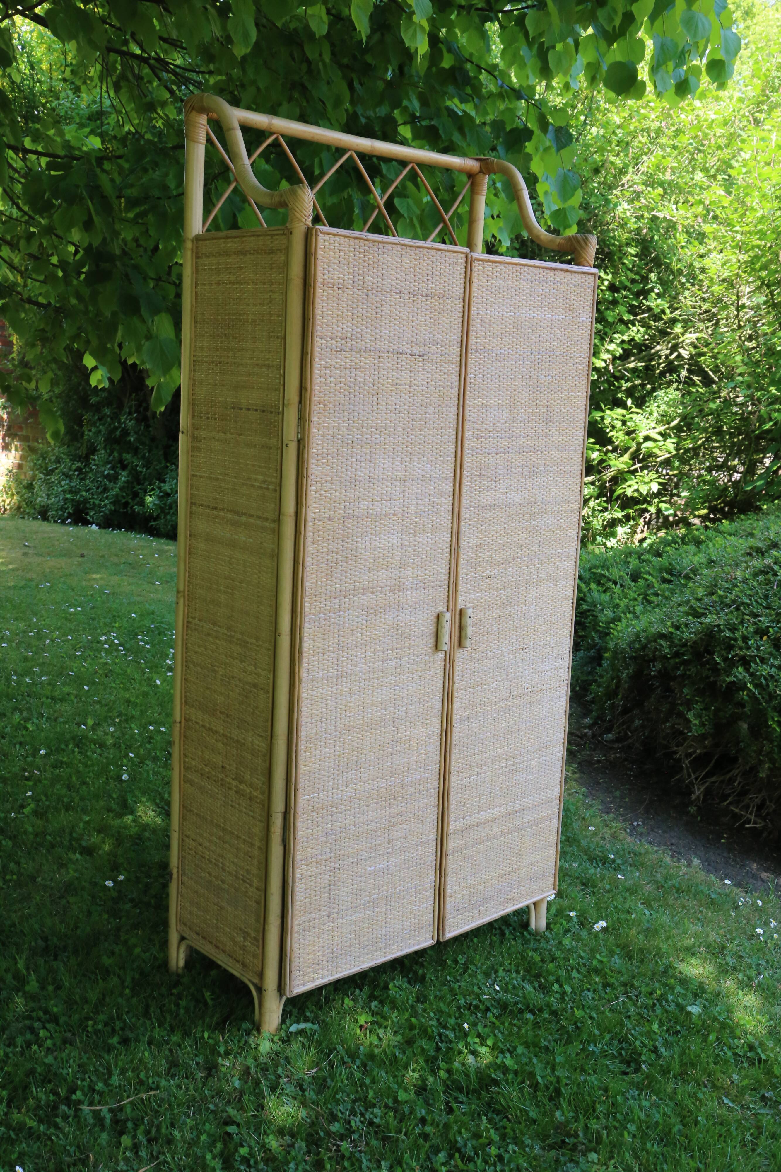 Armoire en rotin vintage