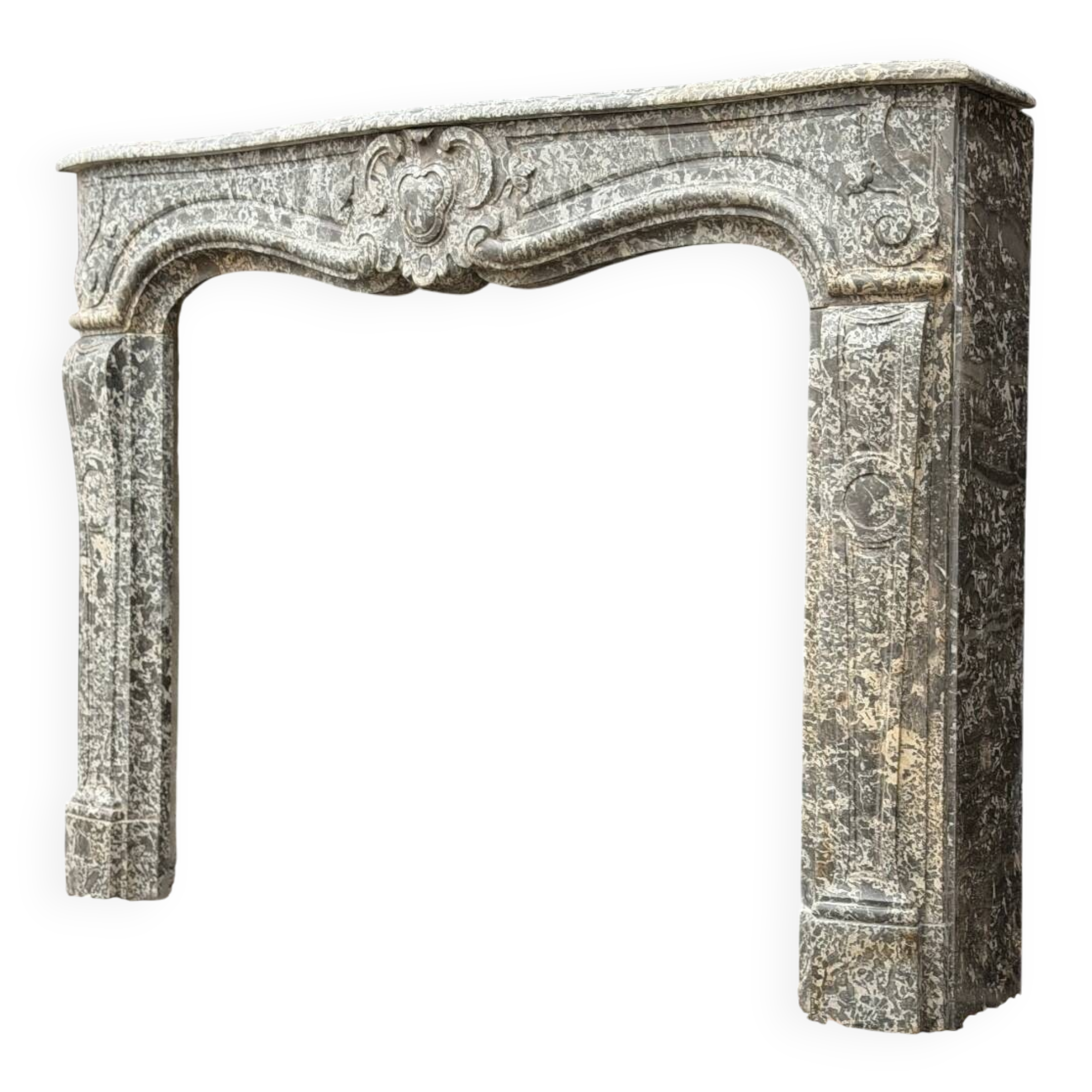 Cheminée Régence en marbre gris, Sainte-Anne, XVIIIe siècle