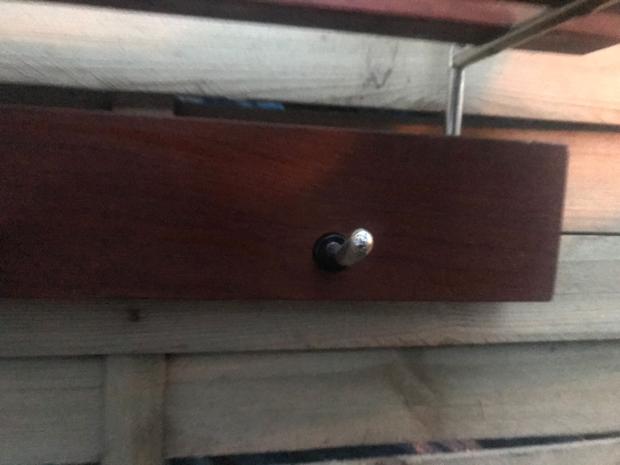 Wall hanger to hang vintage 60s
