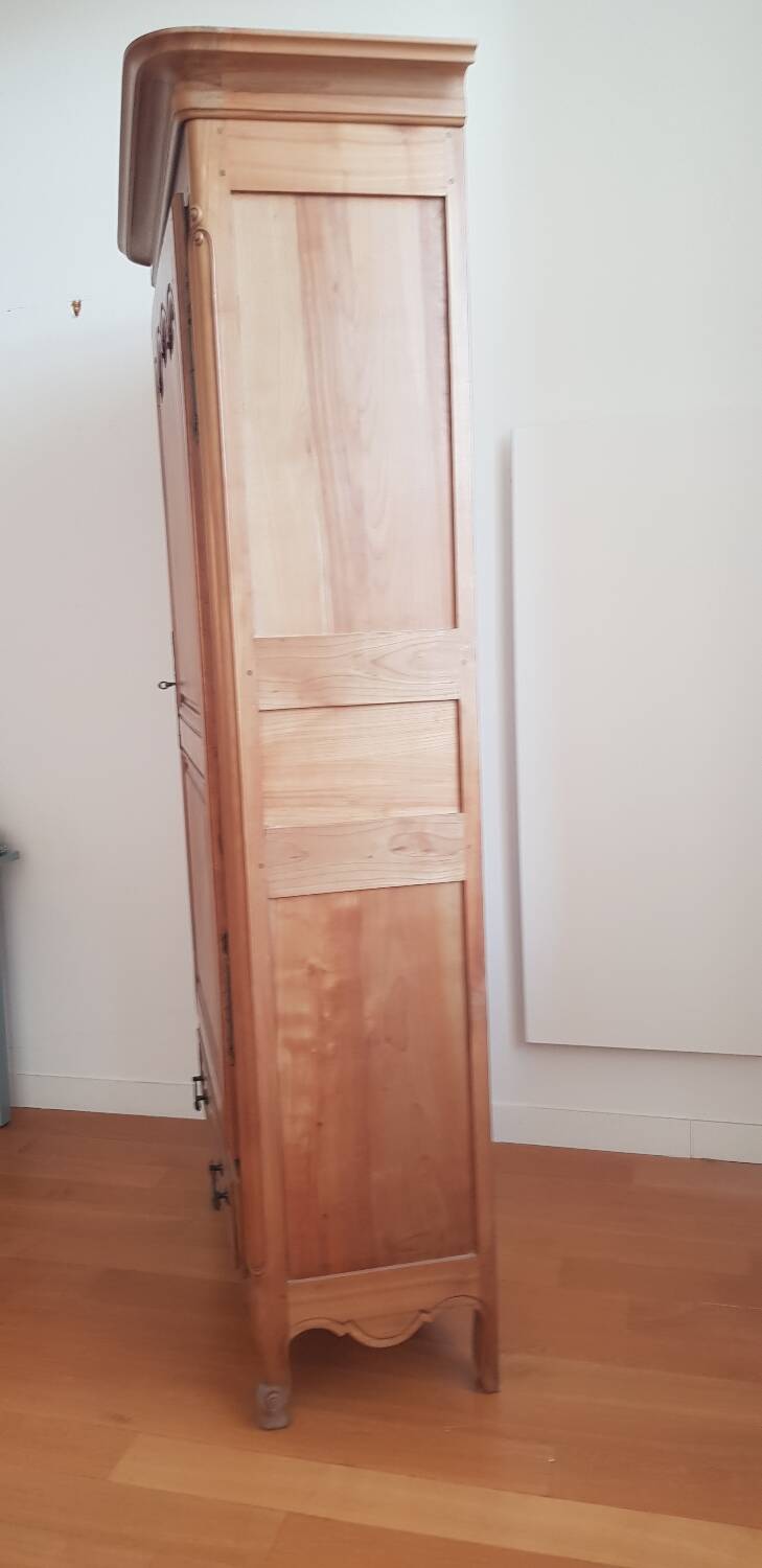 Solid wood bonnetière