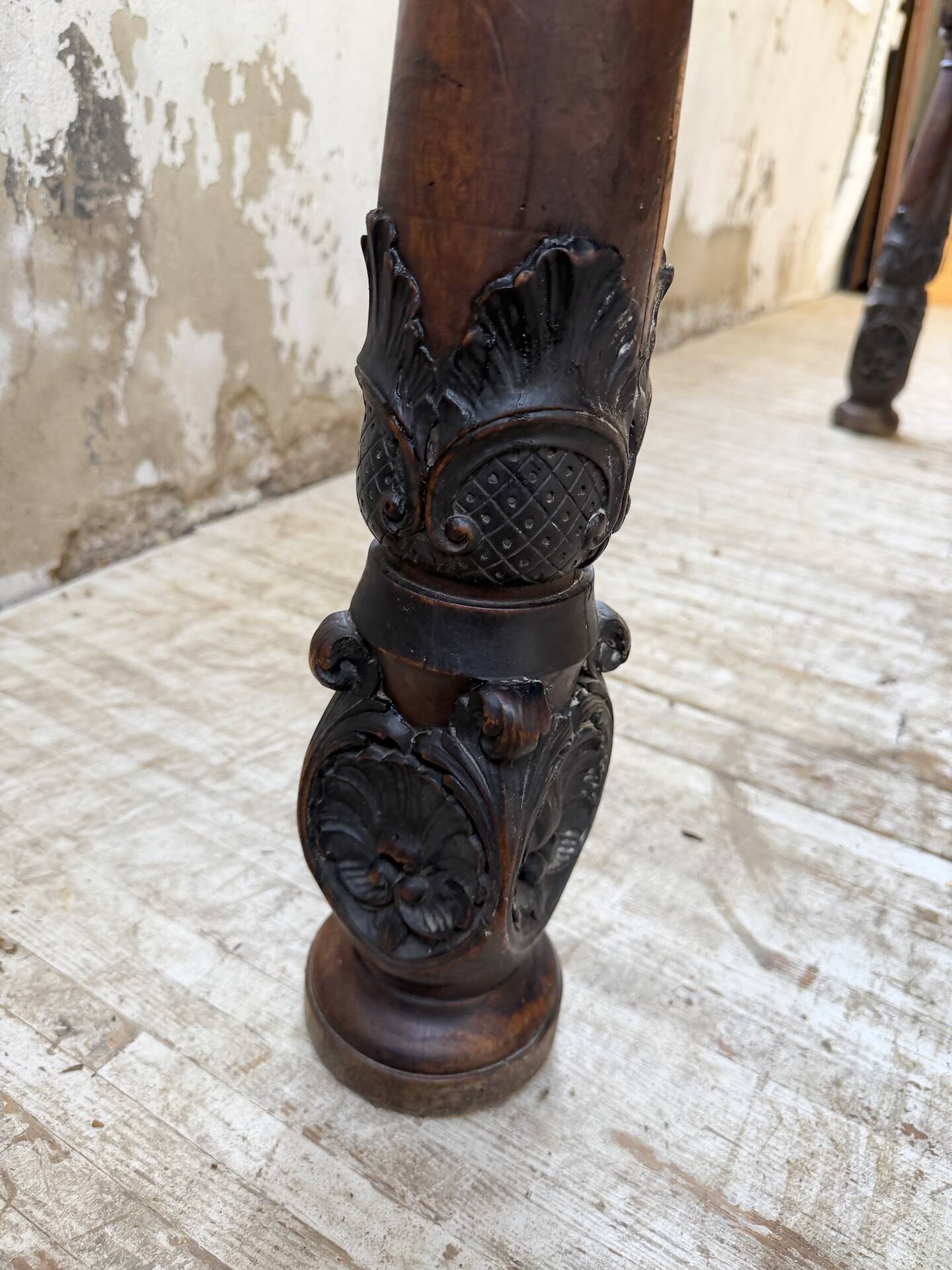 19th-century castle table, carved solid oak, 190cm.