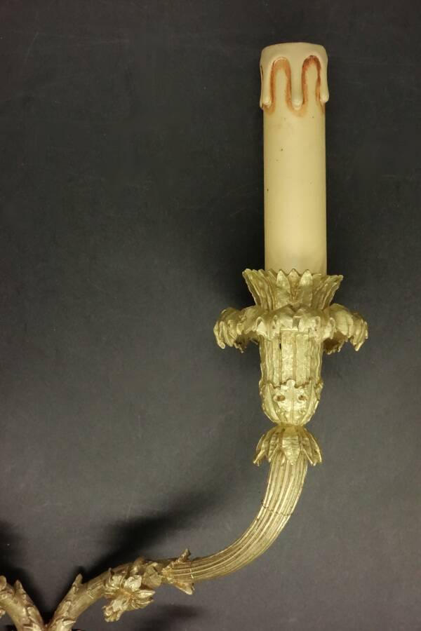 Large pair of Louis XVI style wall sconces from the 19th century - gilded bronze.