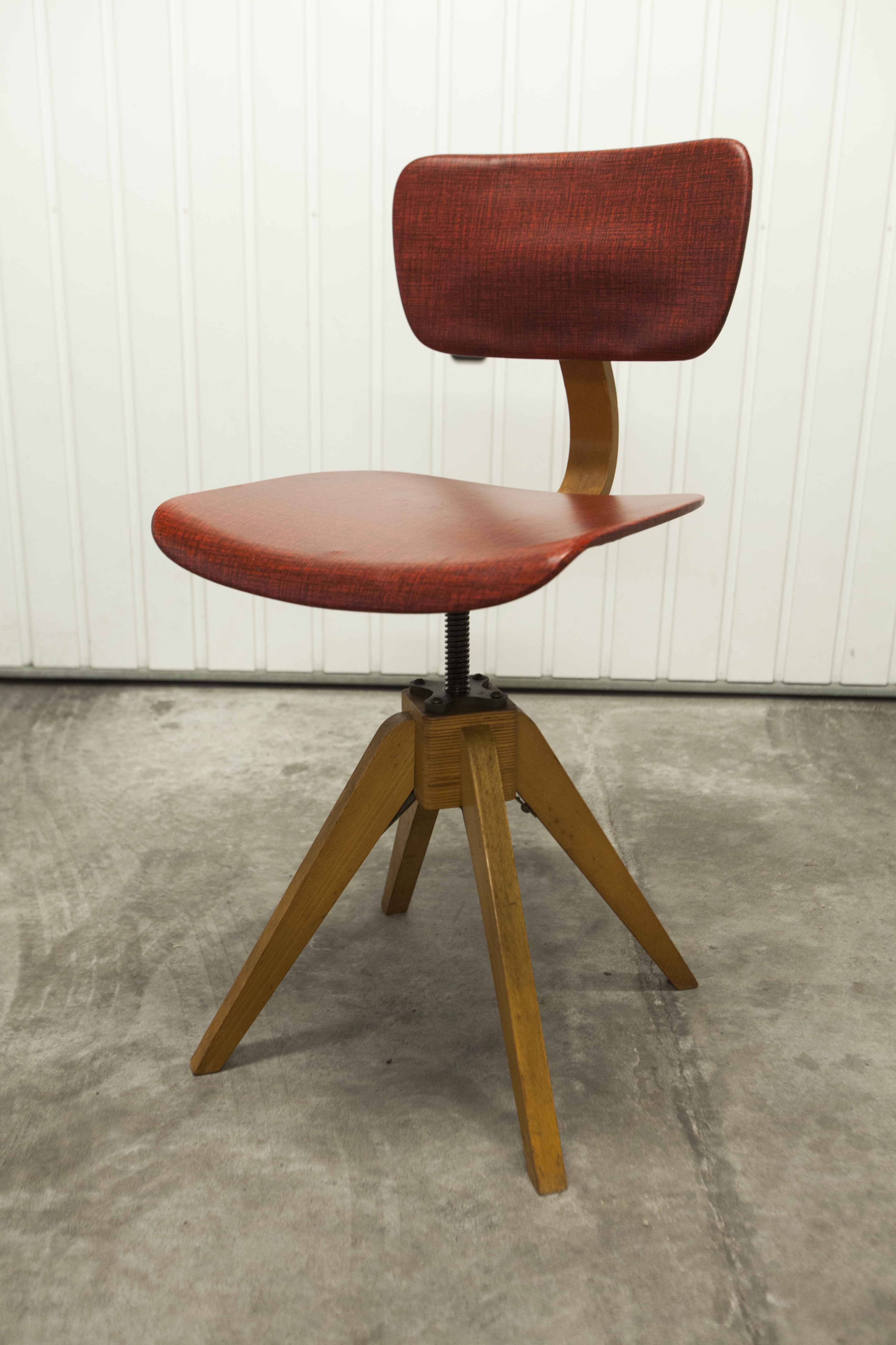 Workshop chair 1950 feet compass skaï red atypical