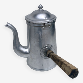 Aluminum pouring kettle