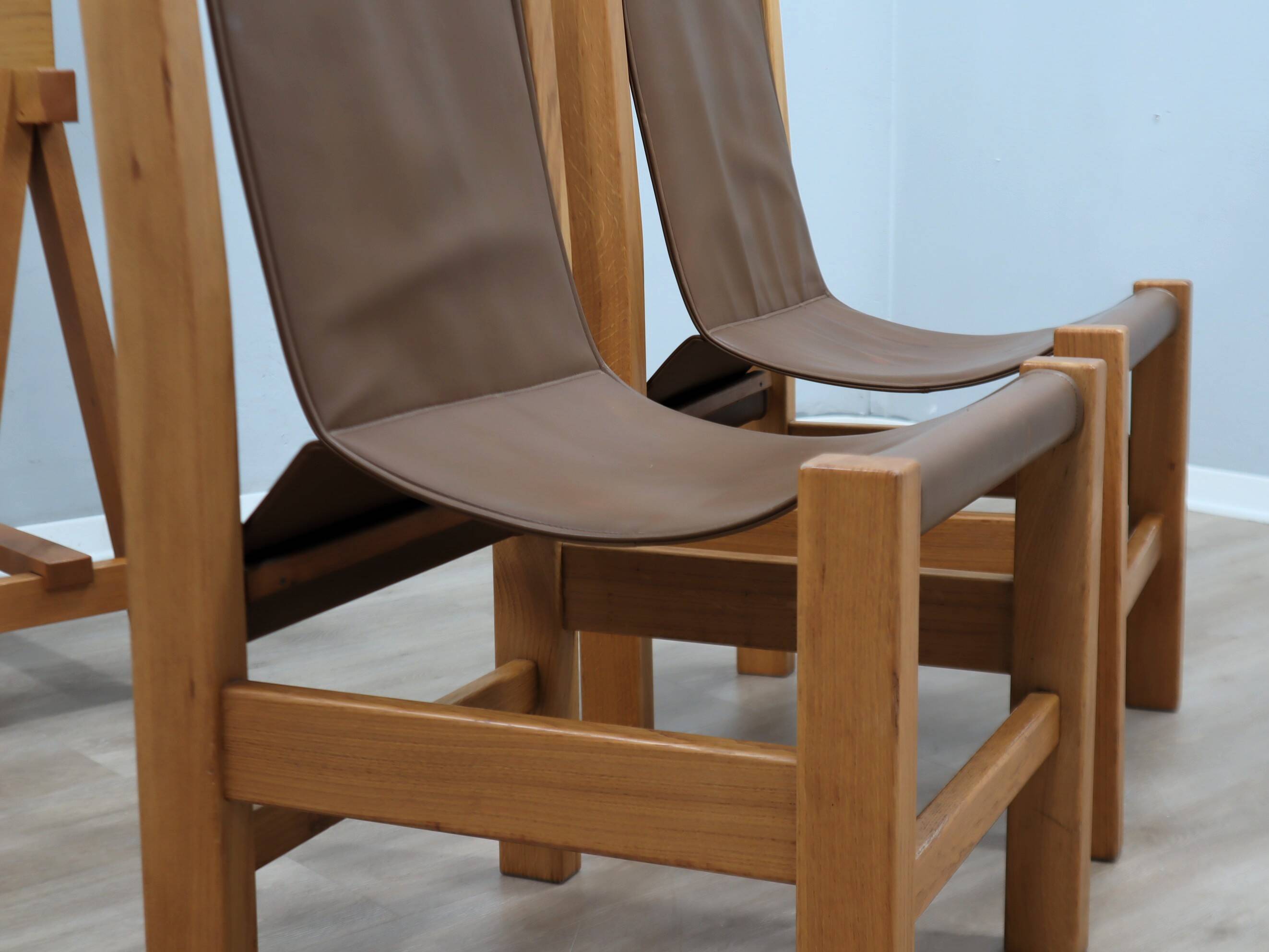 Bureau en hêtre massif avec chaises en cuir, Italie 1970
