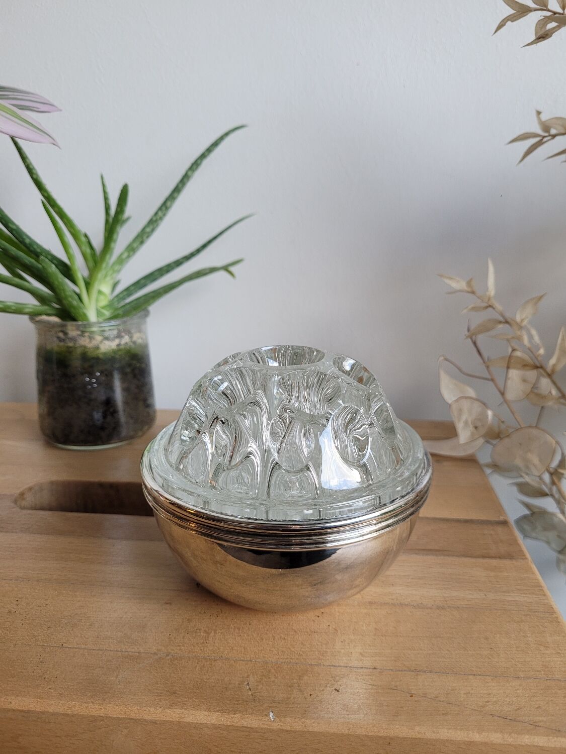 Flower with removable silver foot