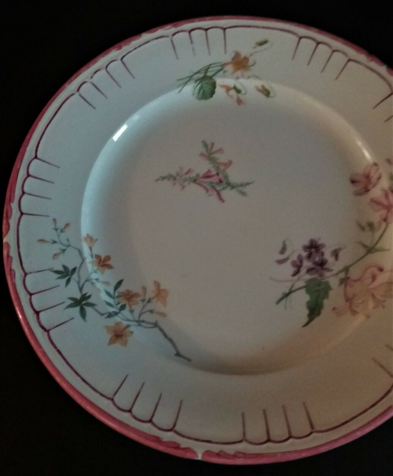 Flat earthenware plate by Choisy le Roi for Au vase étrusque Paris