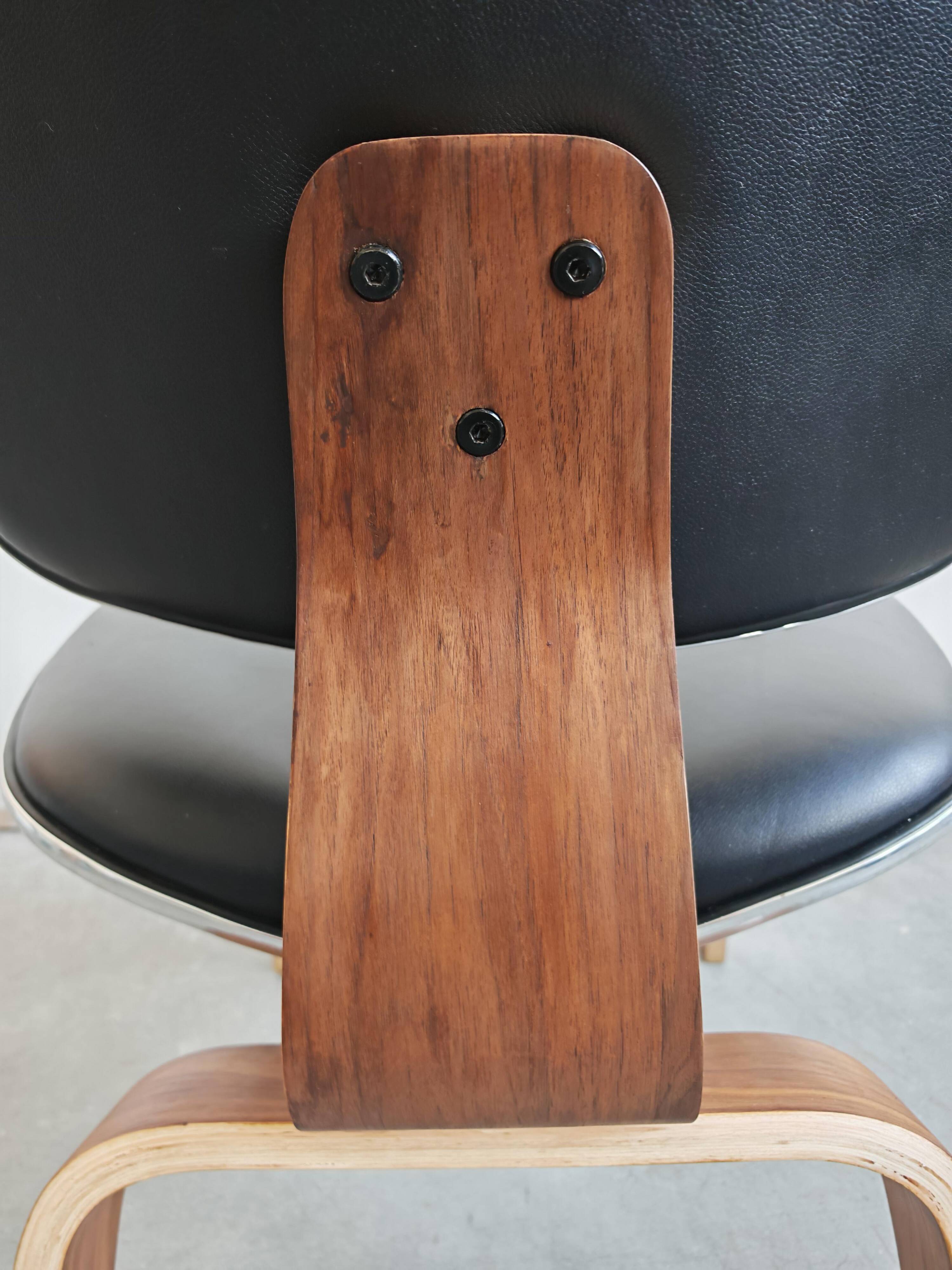 Mid Century Modern lounge chair LCW by Charles and Ray Eames