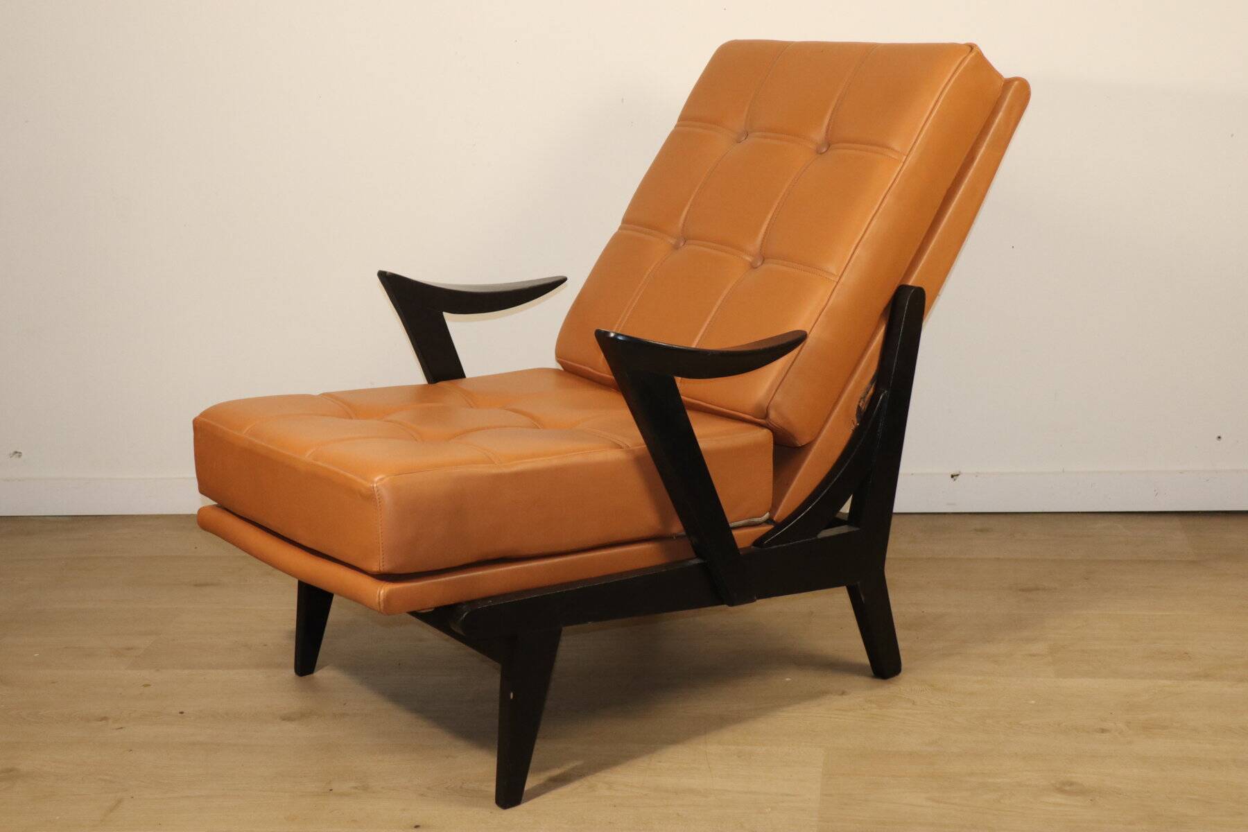 Paire de fauteuils vintage années 50 en bois noir et cuir caramel