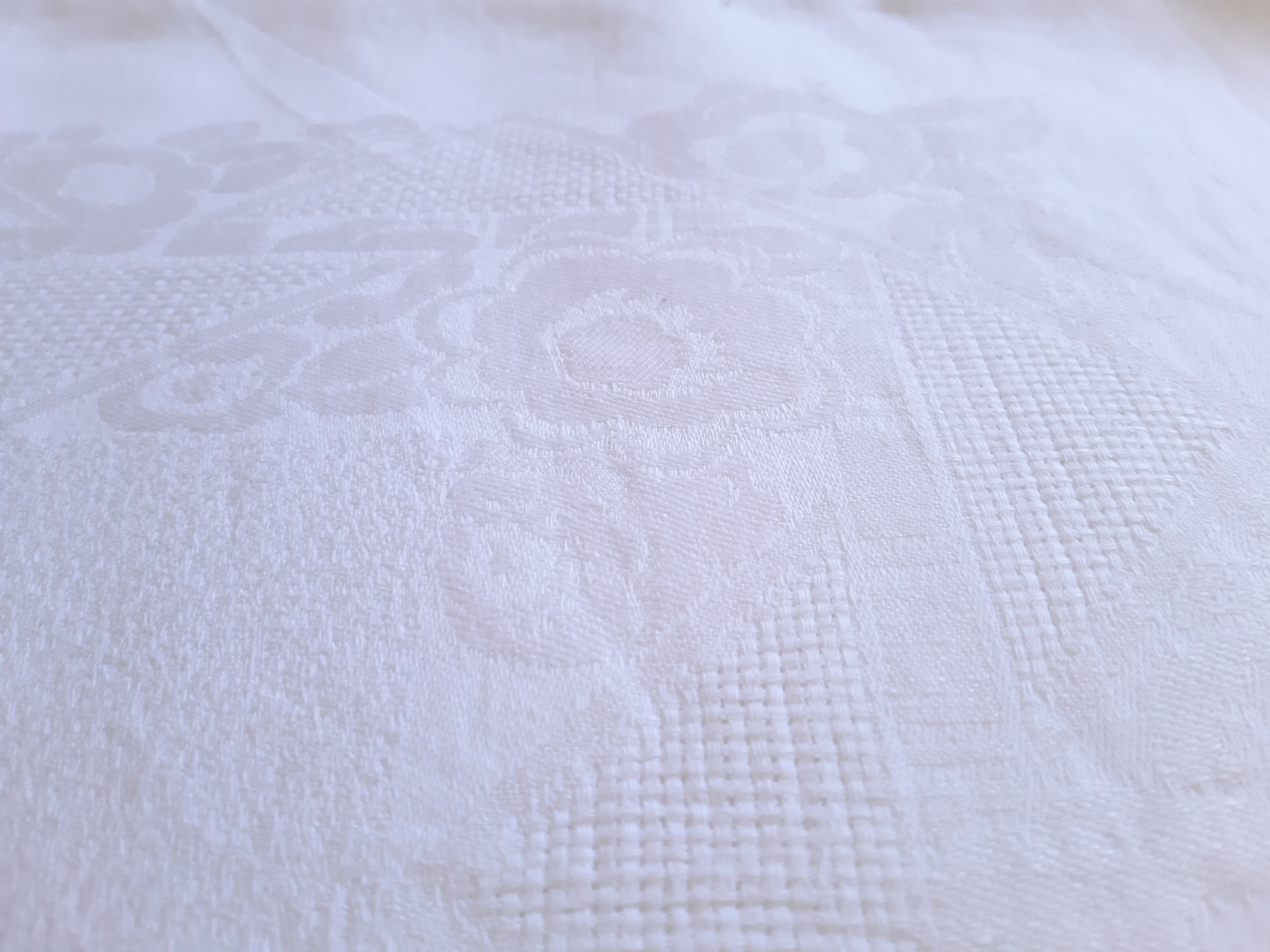 Damask tablecloth 155 x 225