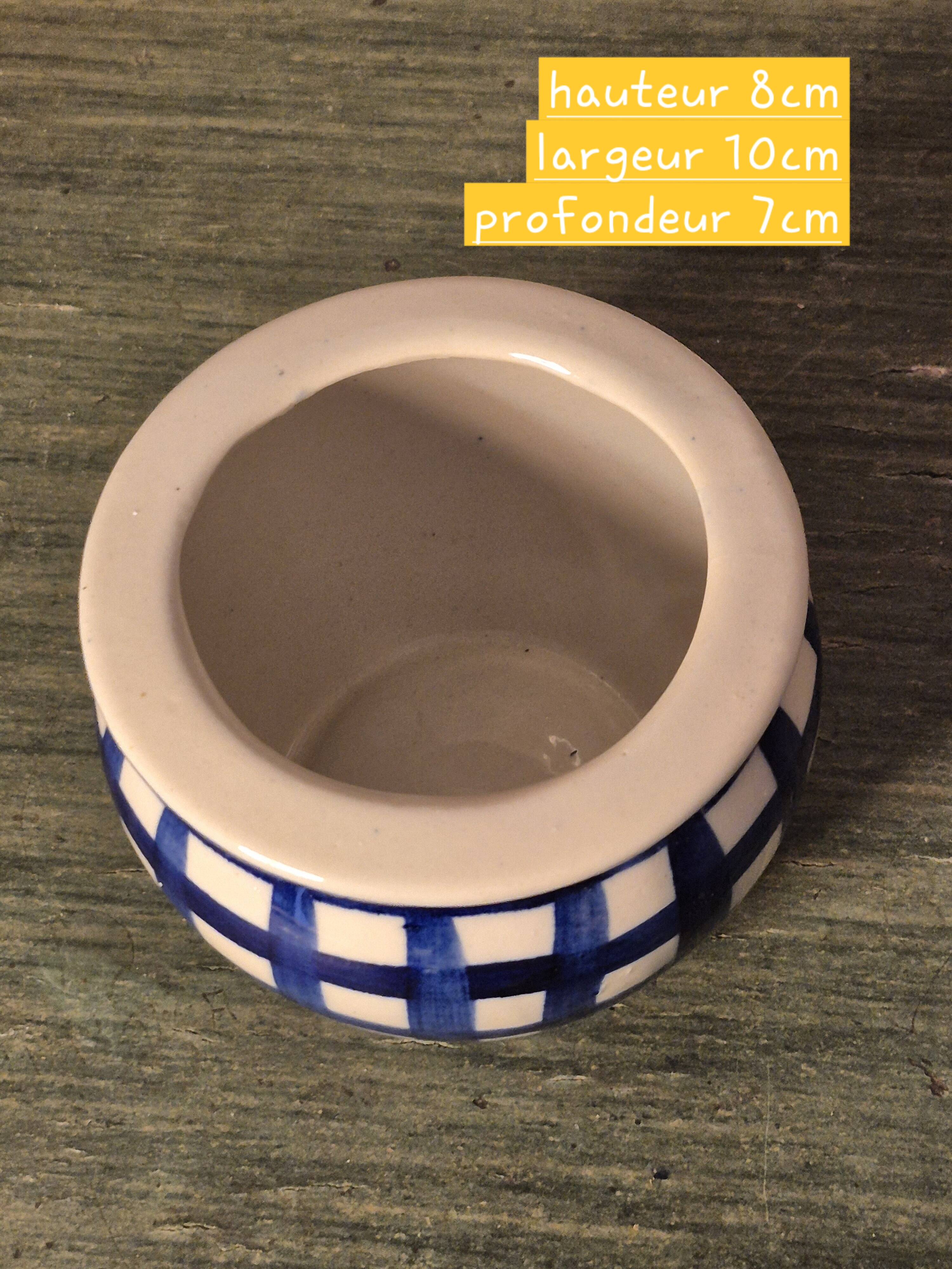 Cache pot or trinket dish