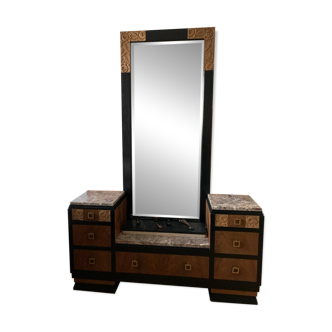 chest of drawers/dressing table