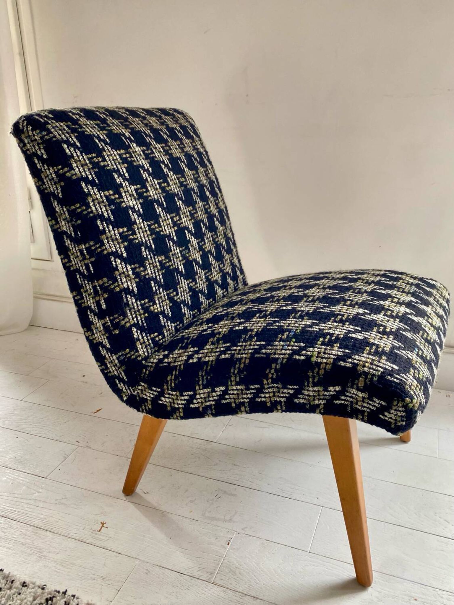 Pair of Knoll 'Vostra' armchairs