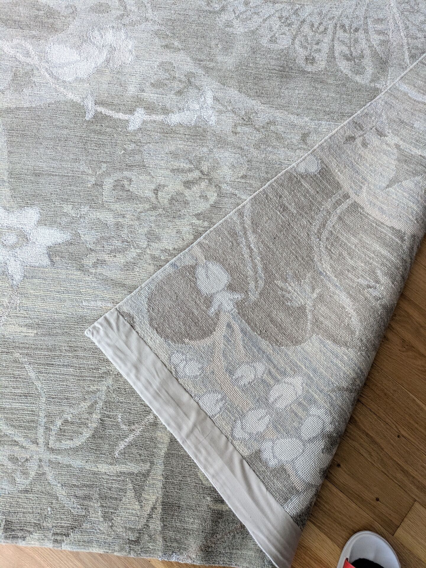 Nepalese carpet in wool and silk