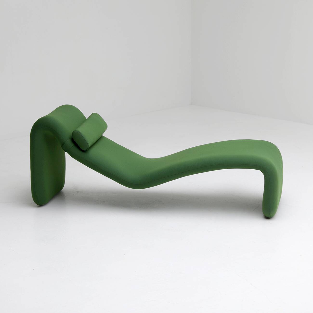 Djinn lounge chair designed by Olivier Mourgue for Airborne 1964