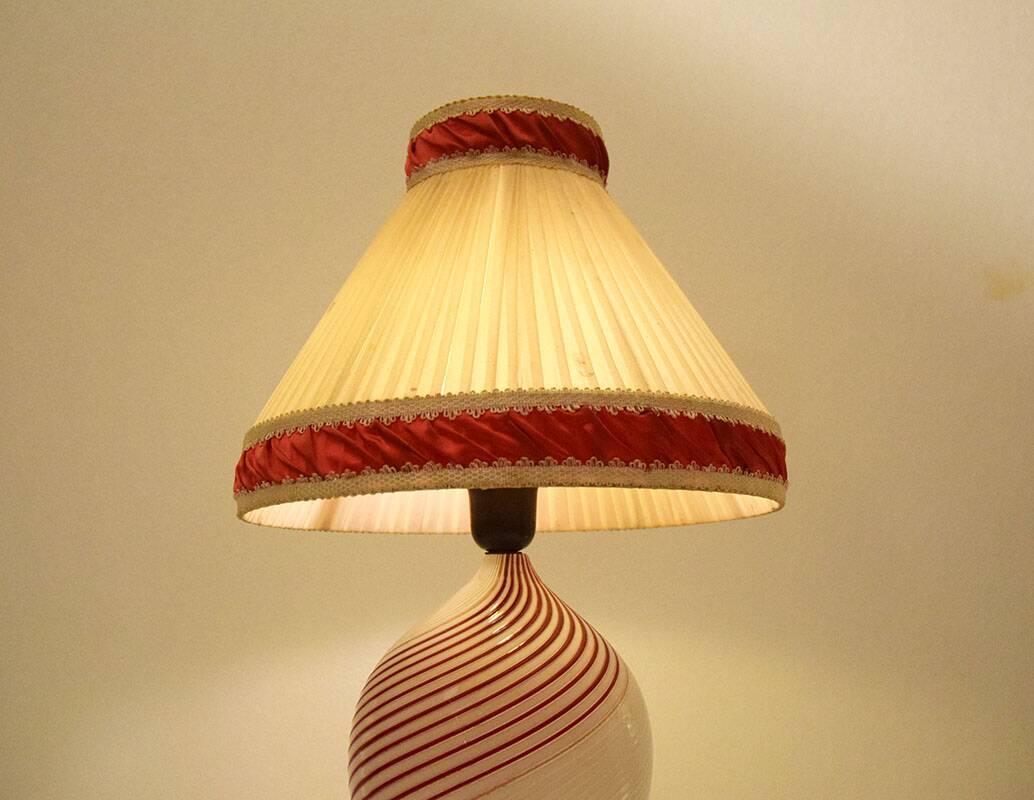 Dino Martens for Aureliano Toso Murano mezza filigrana table lamp from the 1950s