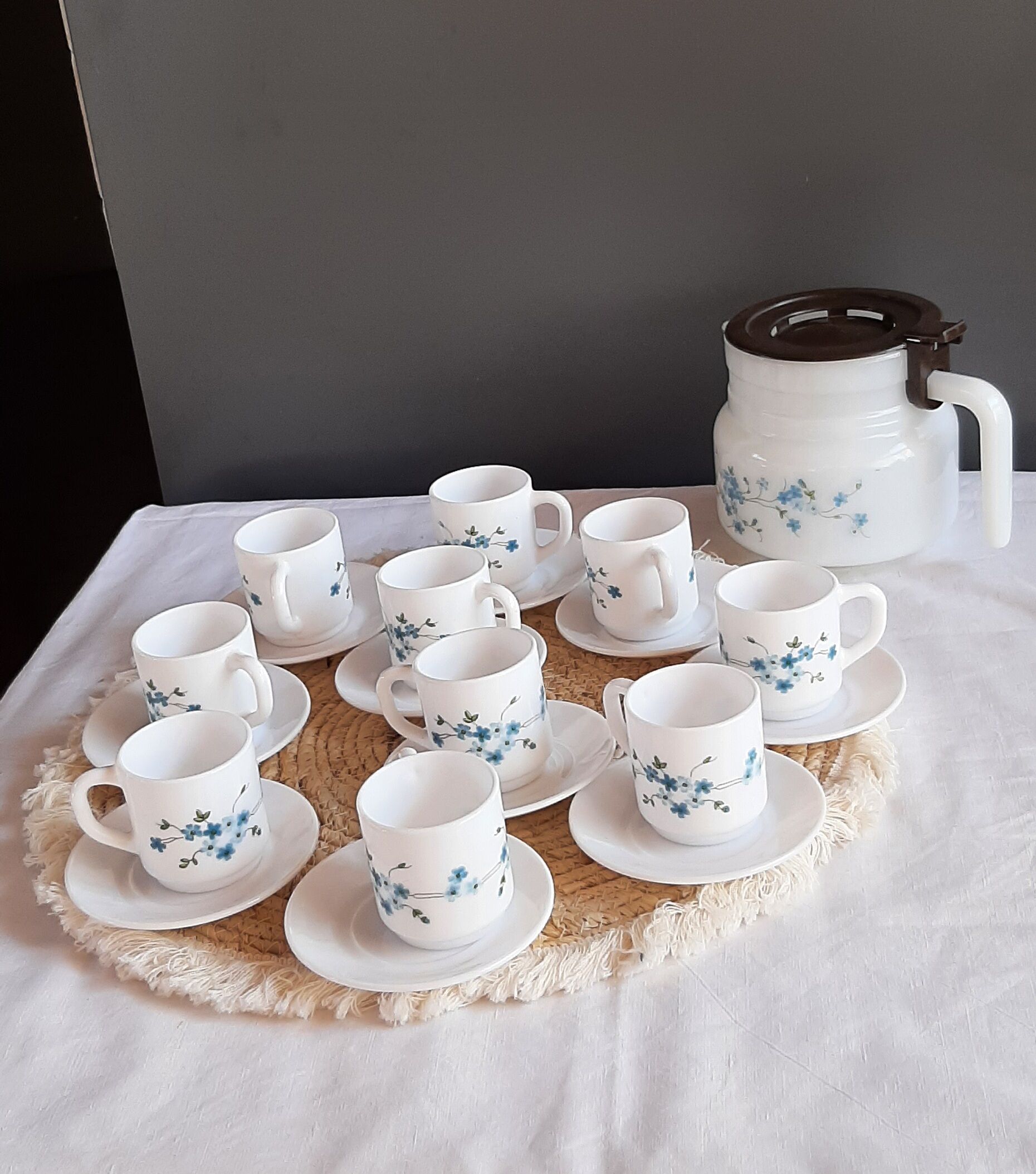 Coffee pot and forget-me-not cups