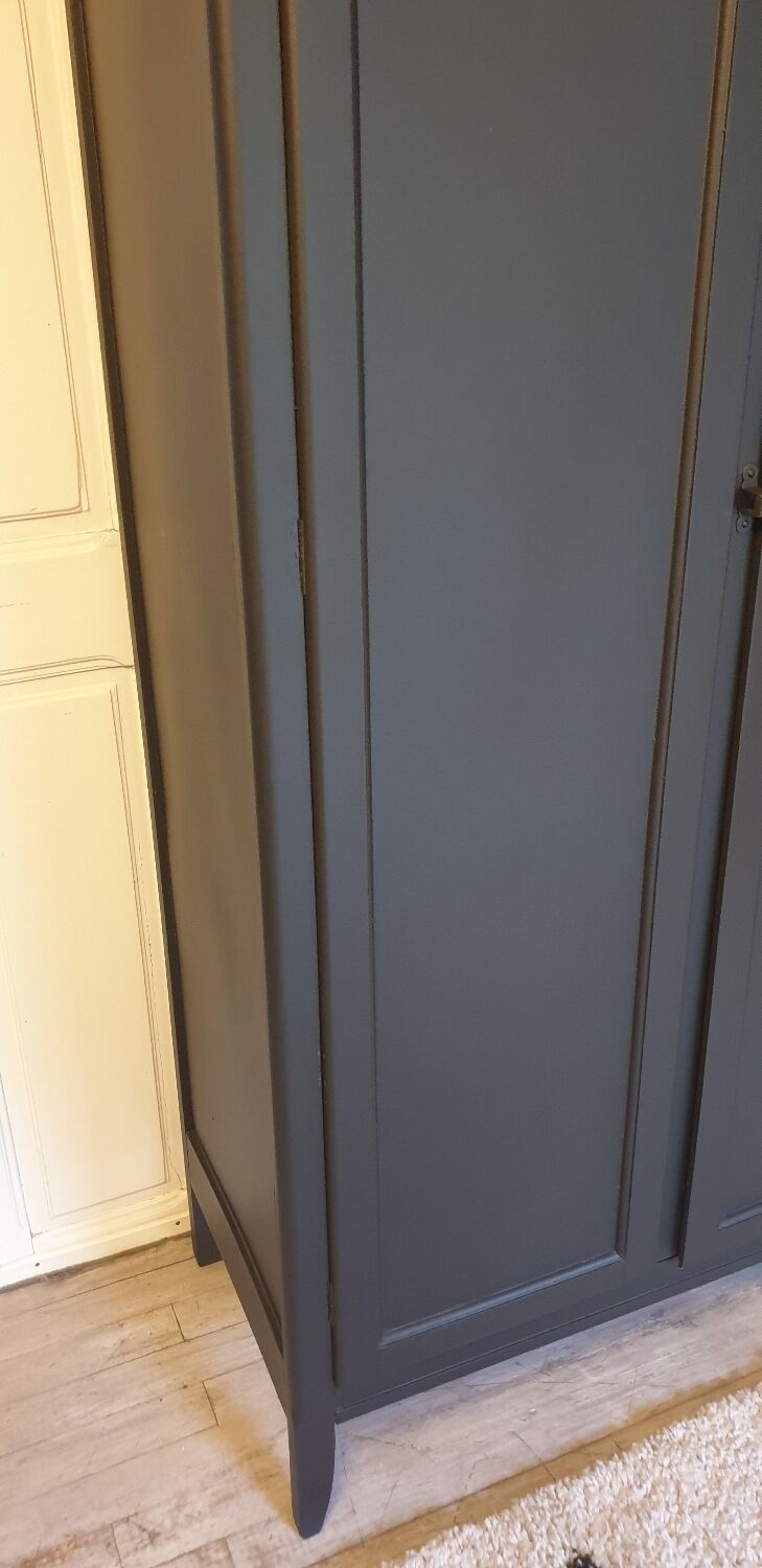 Parisian kitchen cabinet