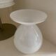Vase corole verre blanc opalin Pia Amsell pour Ikea