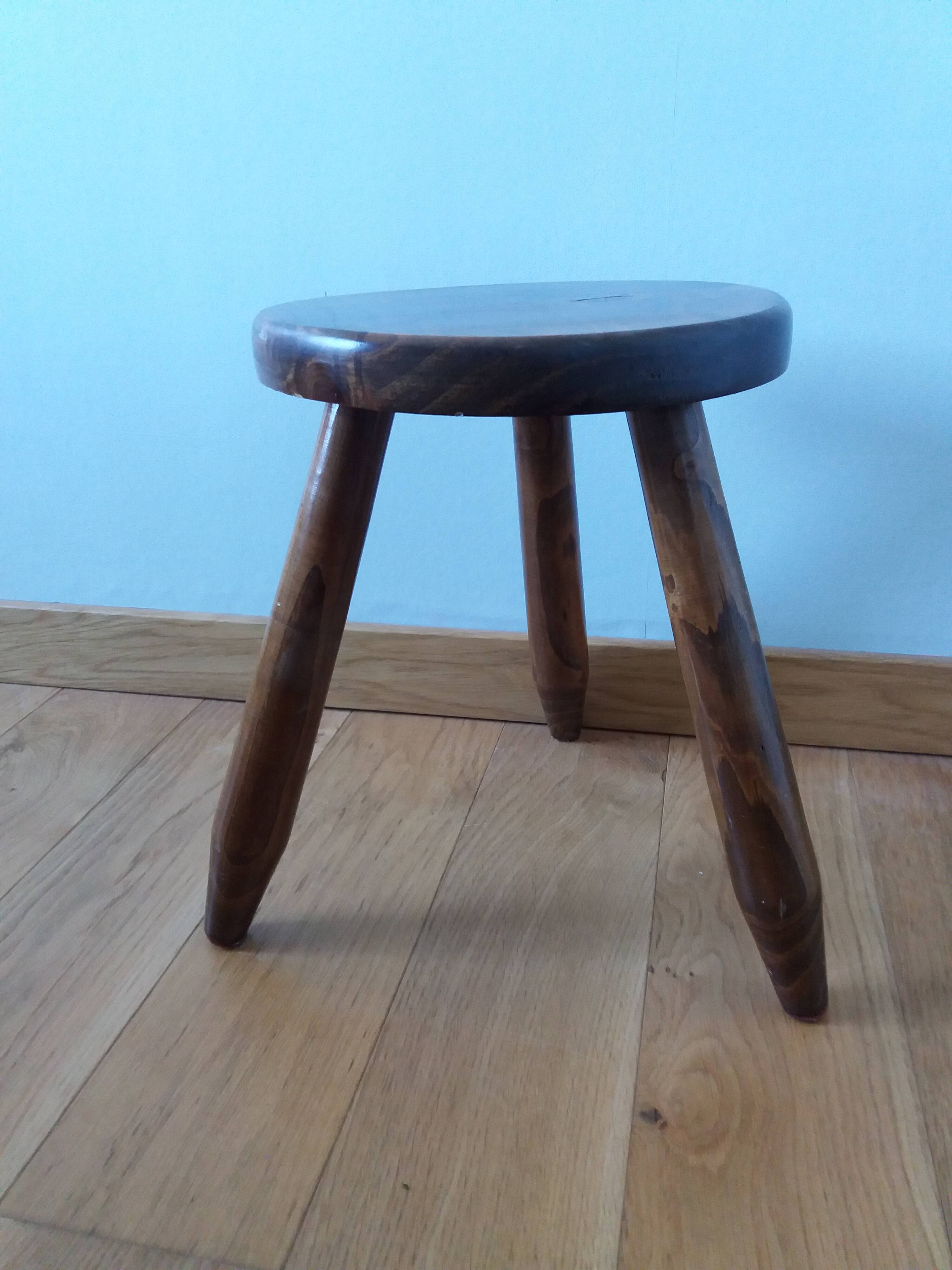 Tabouret tripode pieds crayon