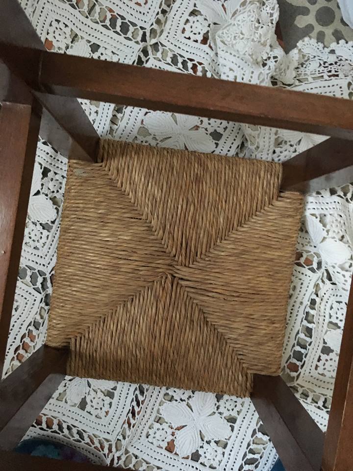 Sitting l bedded oak stool