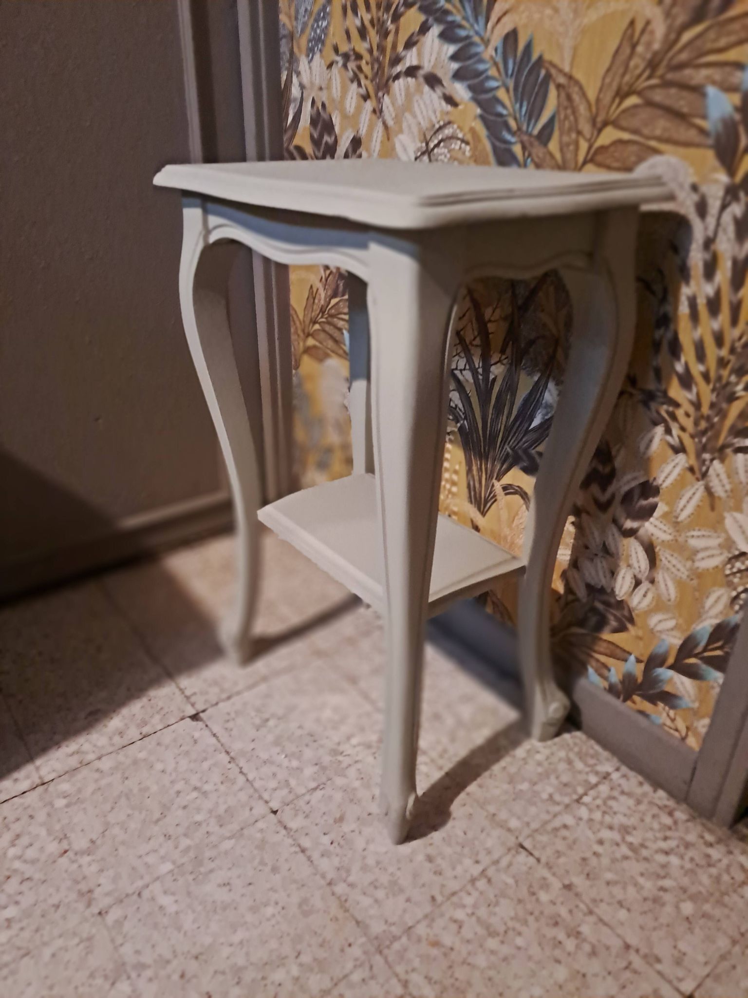 Console in gray painted wood with a lower tray