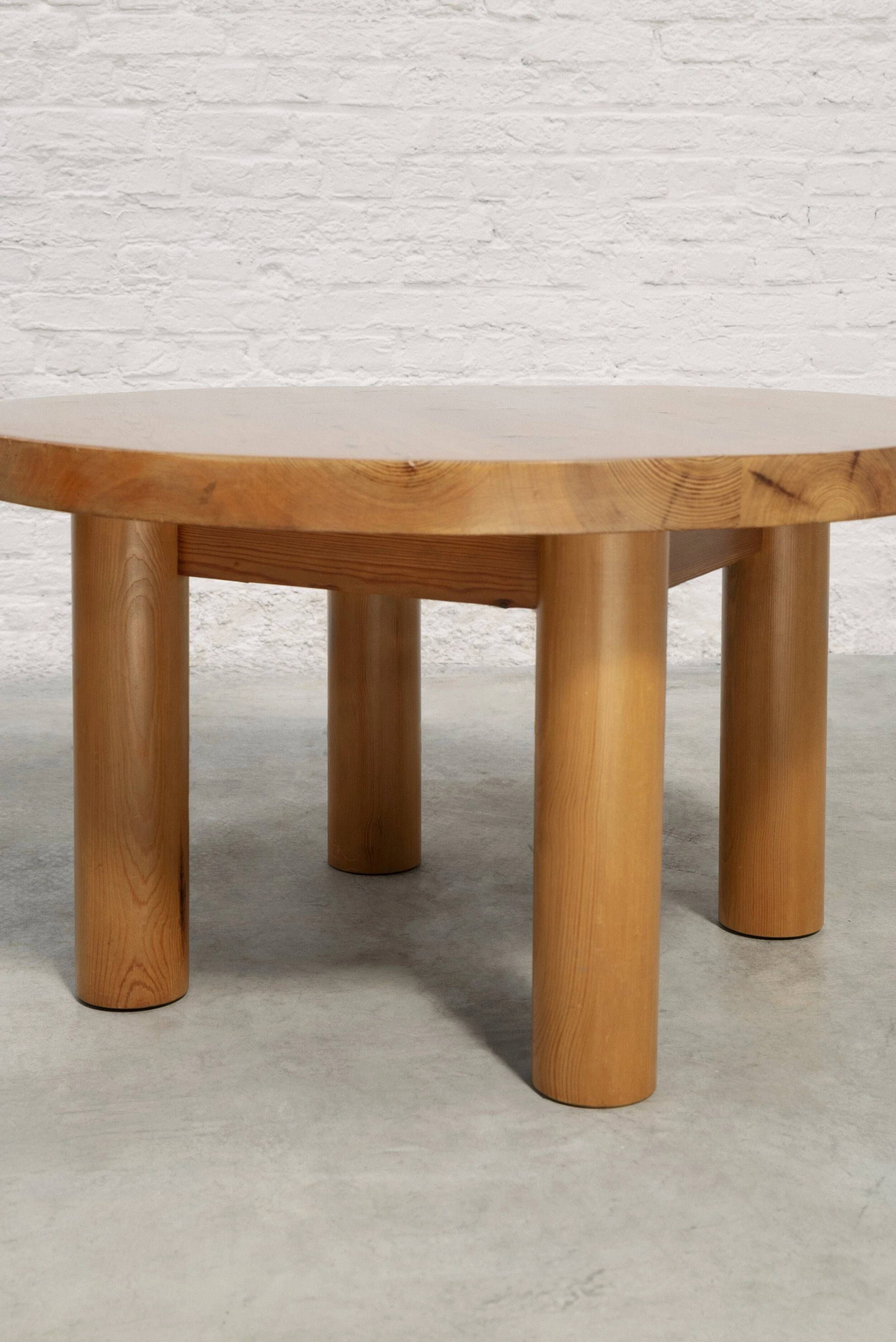 Table basse ronde en bois d'orme massif, France, années 1970
