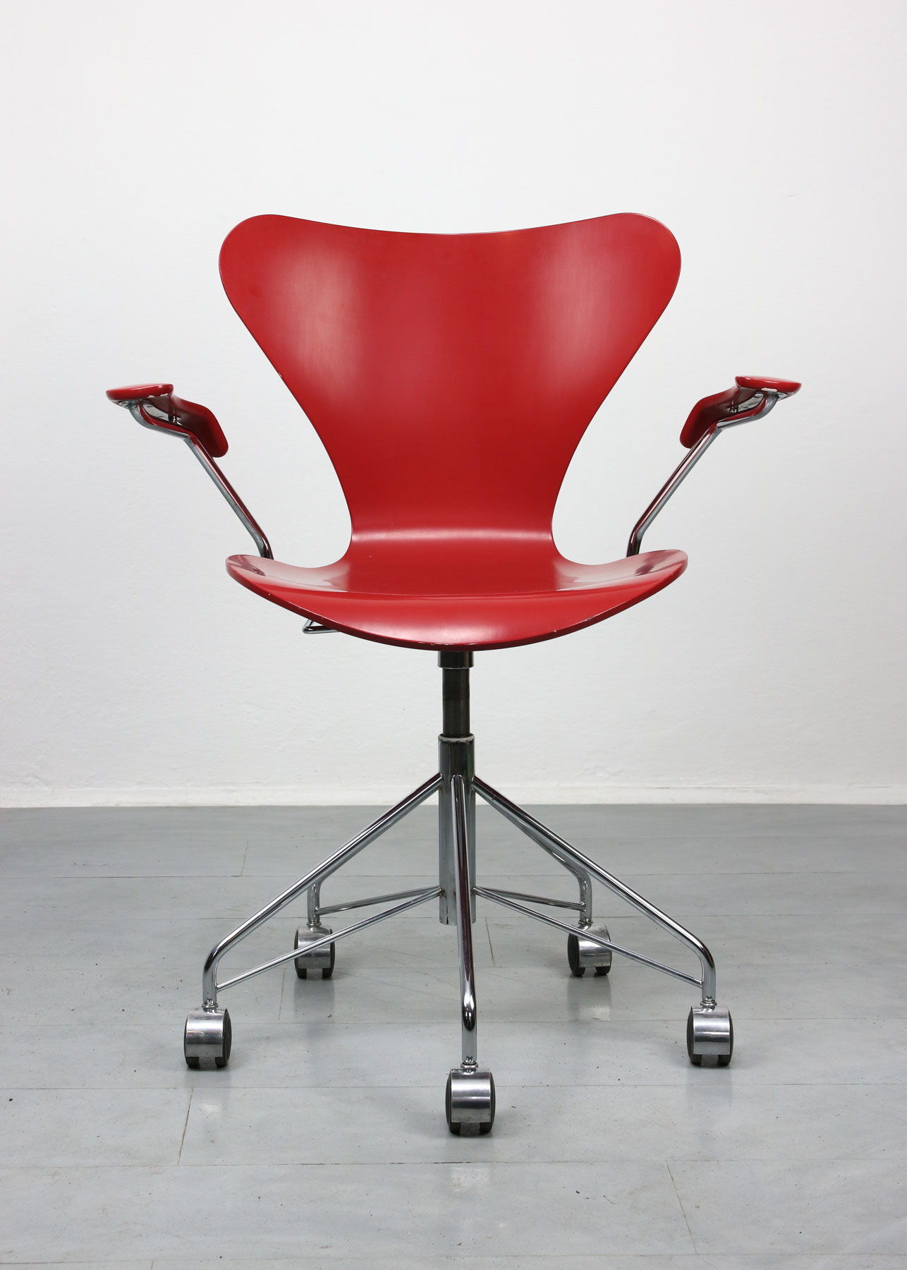 Chaise modèle 3217 Red Swivel par Arne Jacobsen pour Fritz Hansen