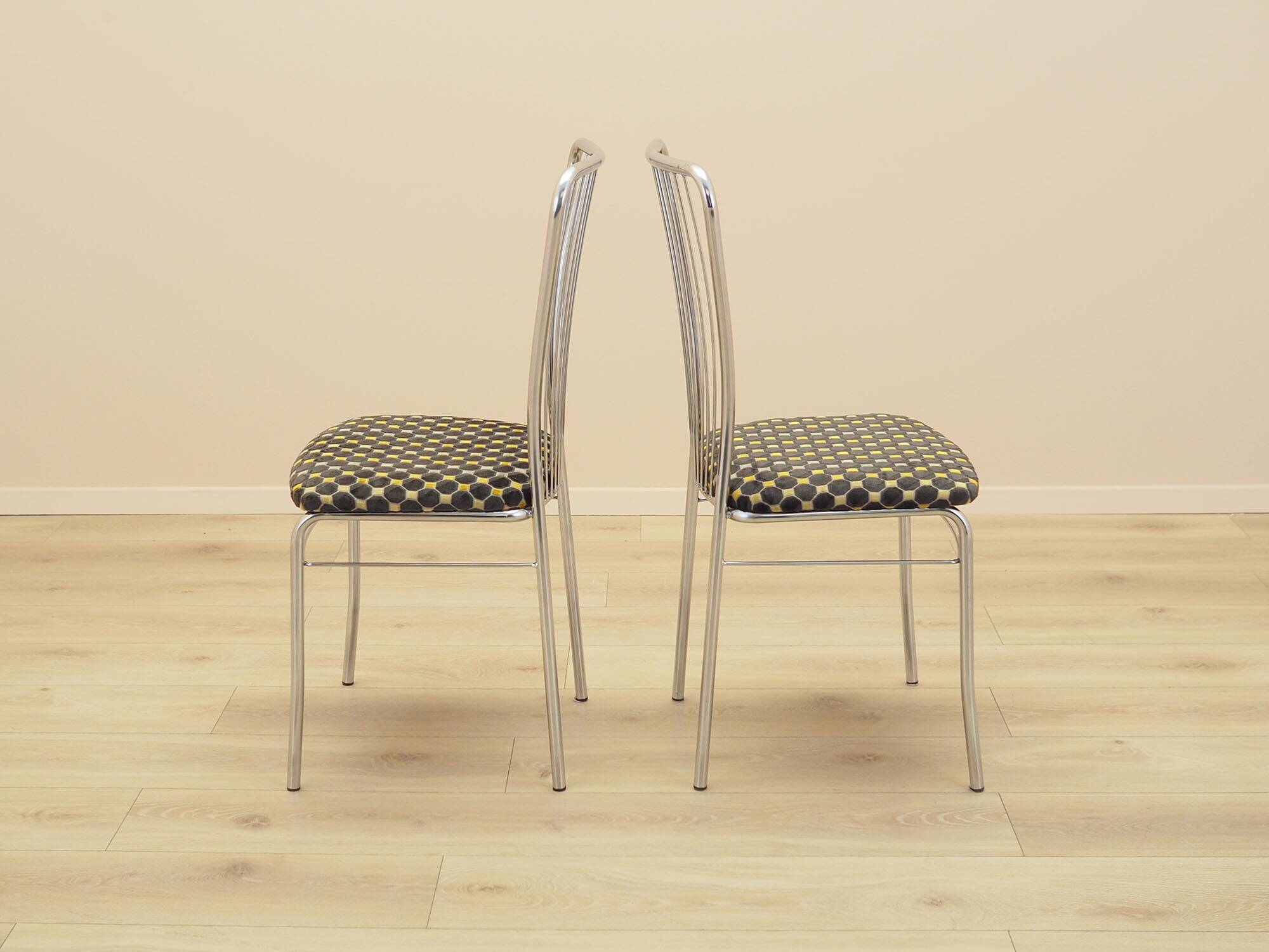 Ensemble de chaises en métal, dossier en forme d'éventail, danois, années 1980.