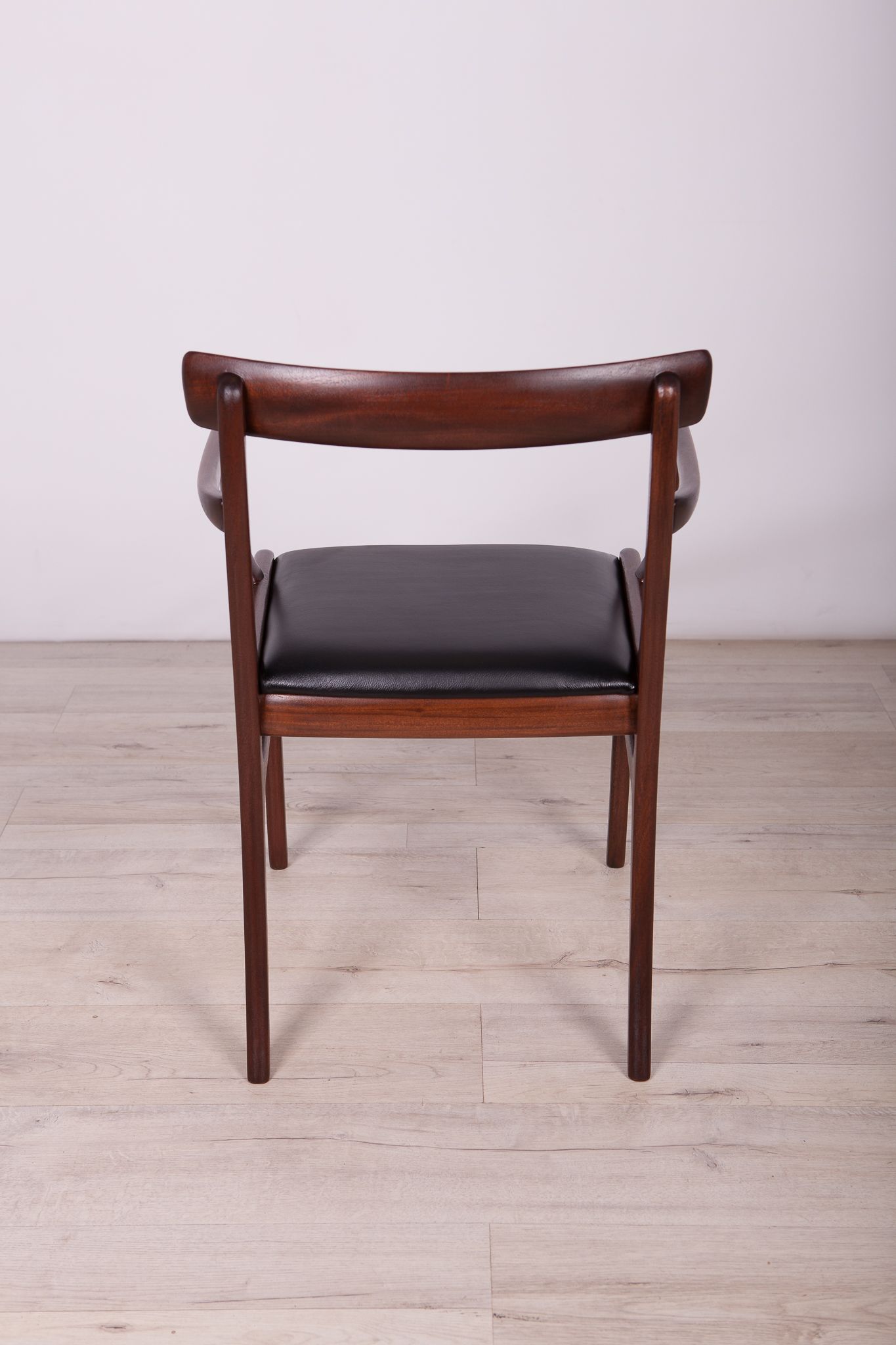 Set of 8 danish dining chairs by Ole Wanscher for Poul Jeppesens Møbelfabrik, 1960s