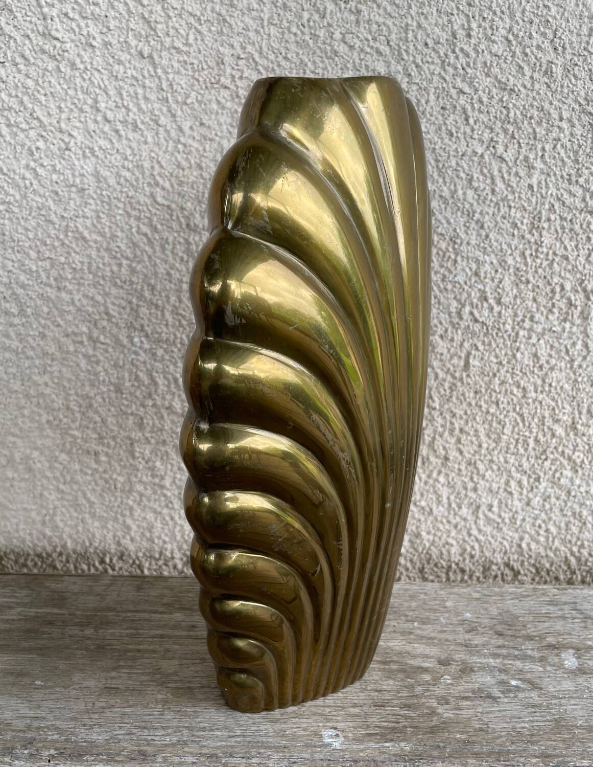 "Coquille" metal vase by macr, made in Italy, 1960s.