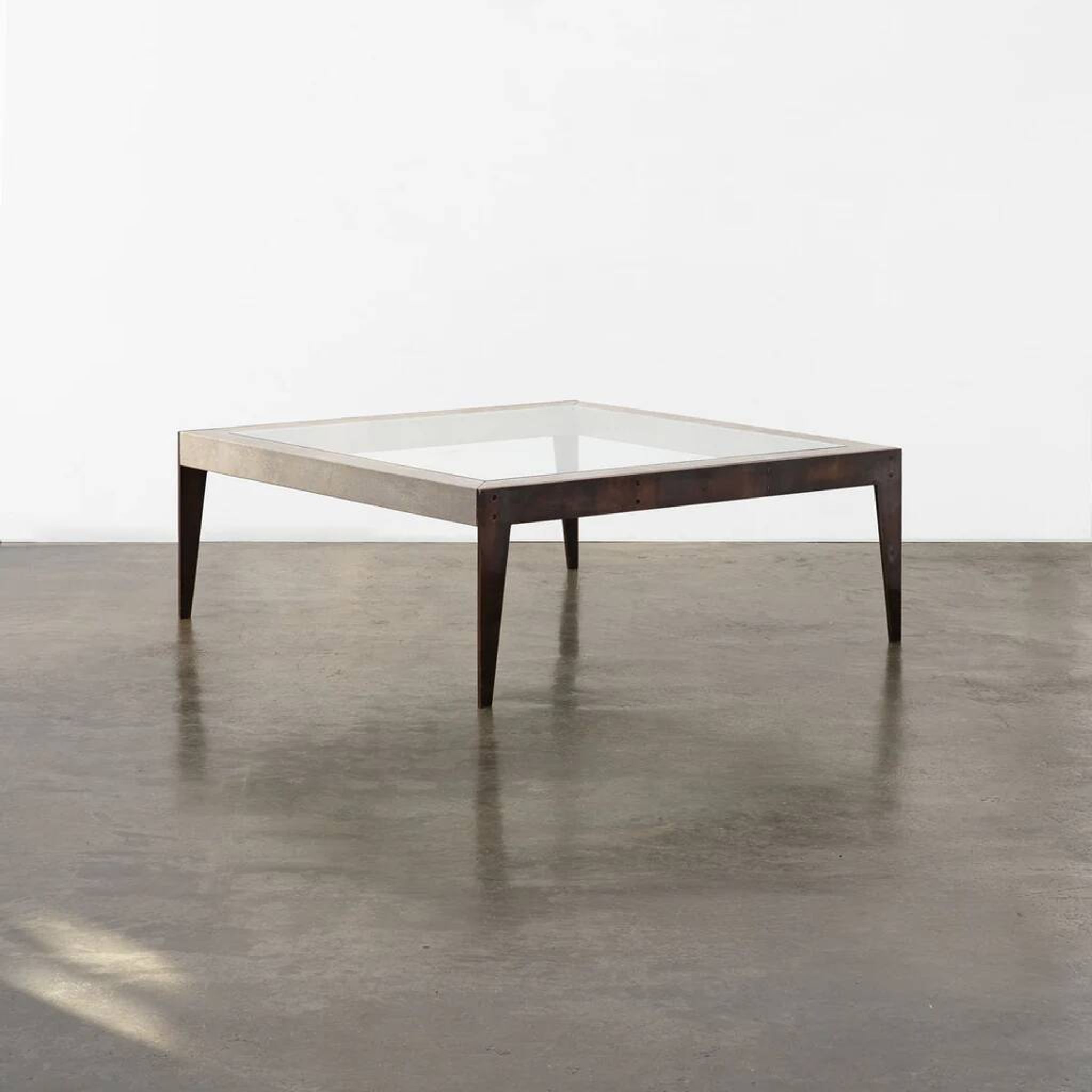 Table basse sur mesure en shagreen et laiton