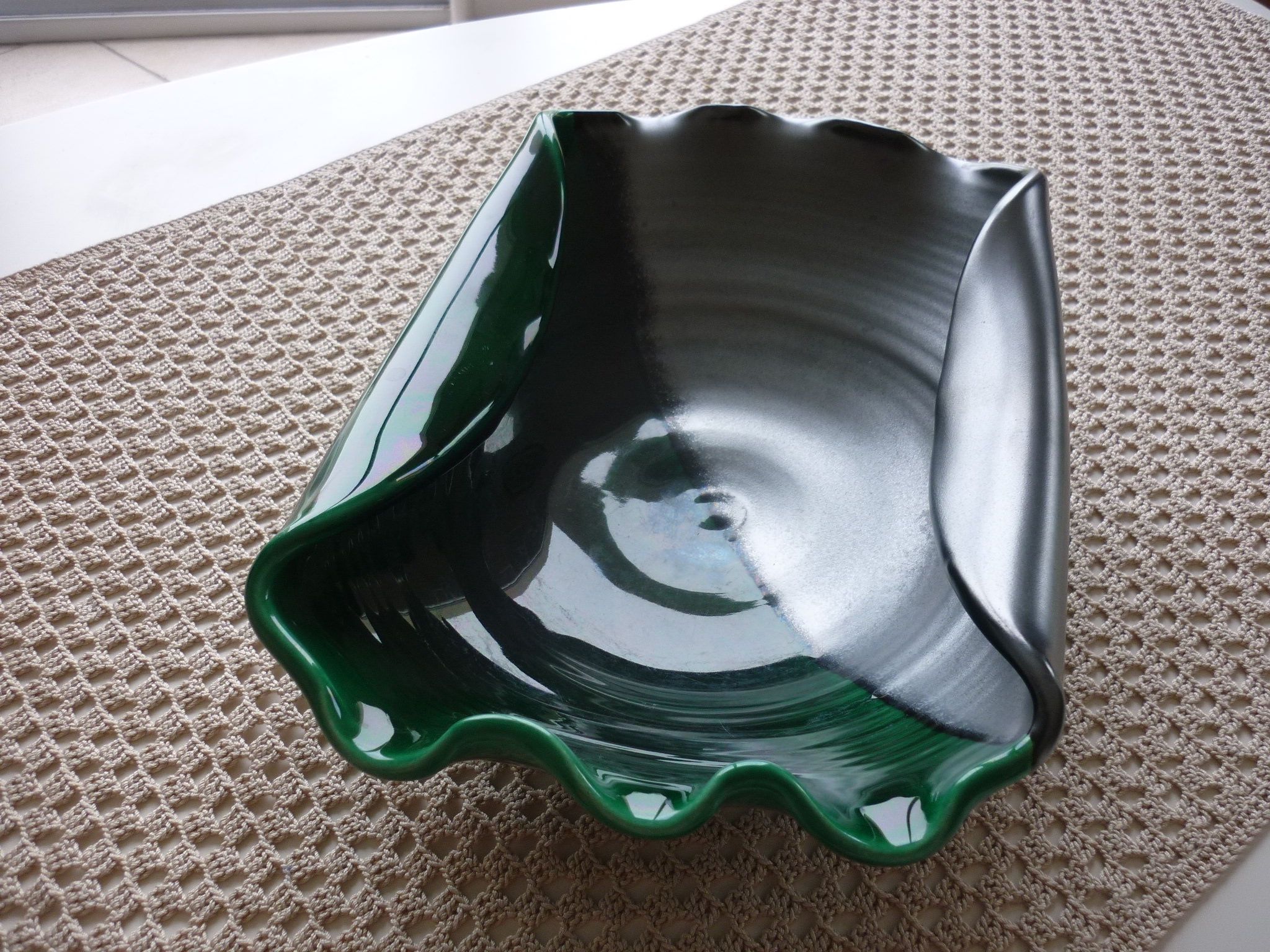 Coupe à fruits verte foncée et noire des années 1960