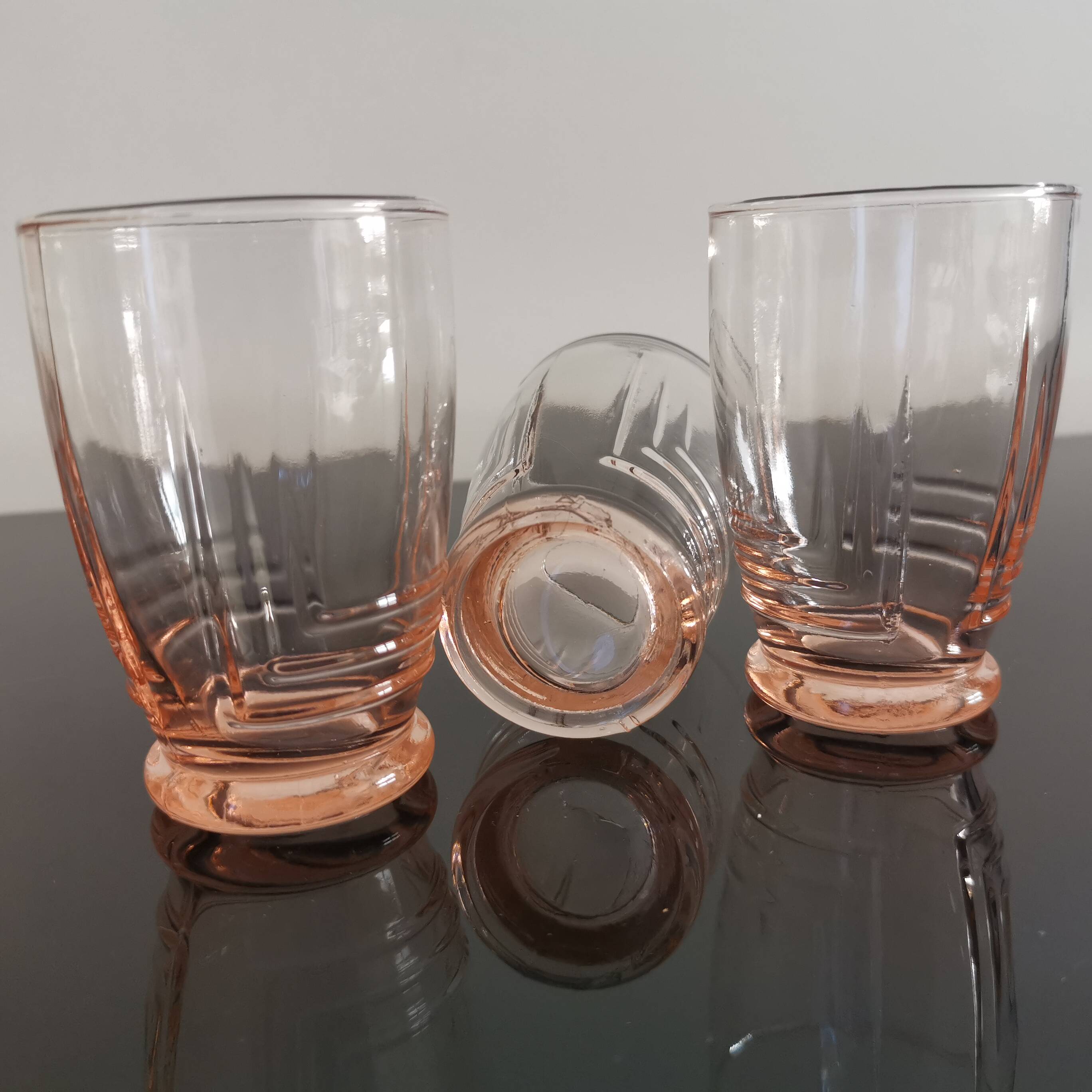 Set of 3 pink smoked glasses in chiseled glass from the 1950s