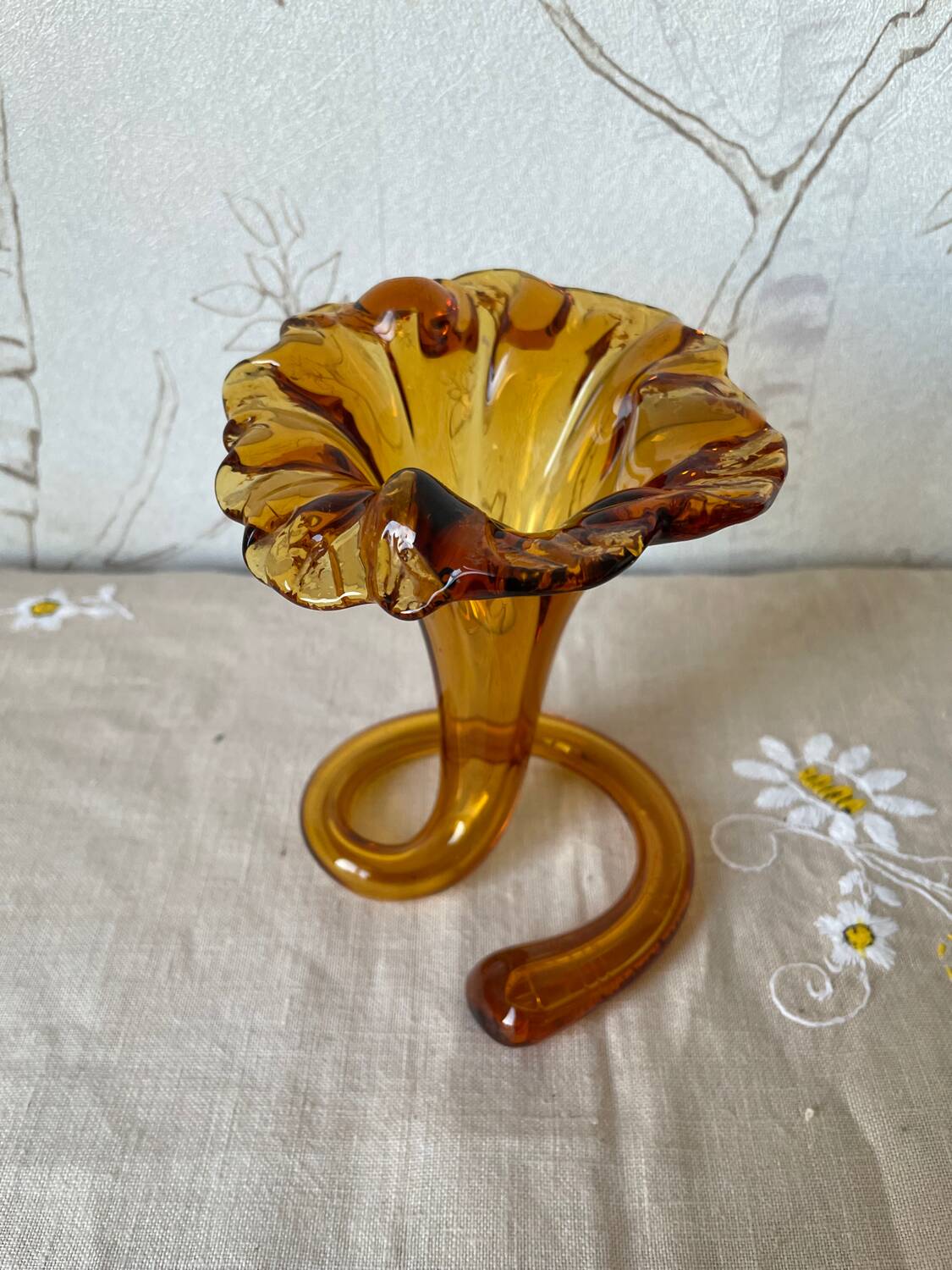 Vintage amber glass corolla-shaped soliflore