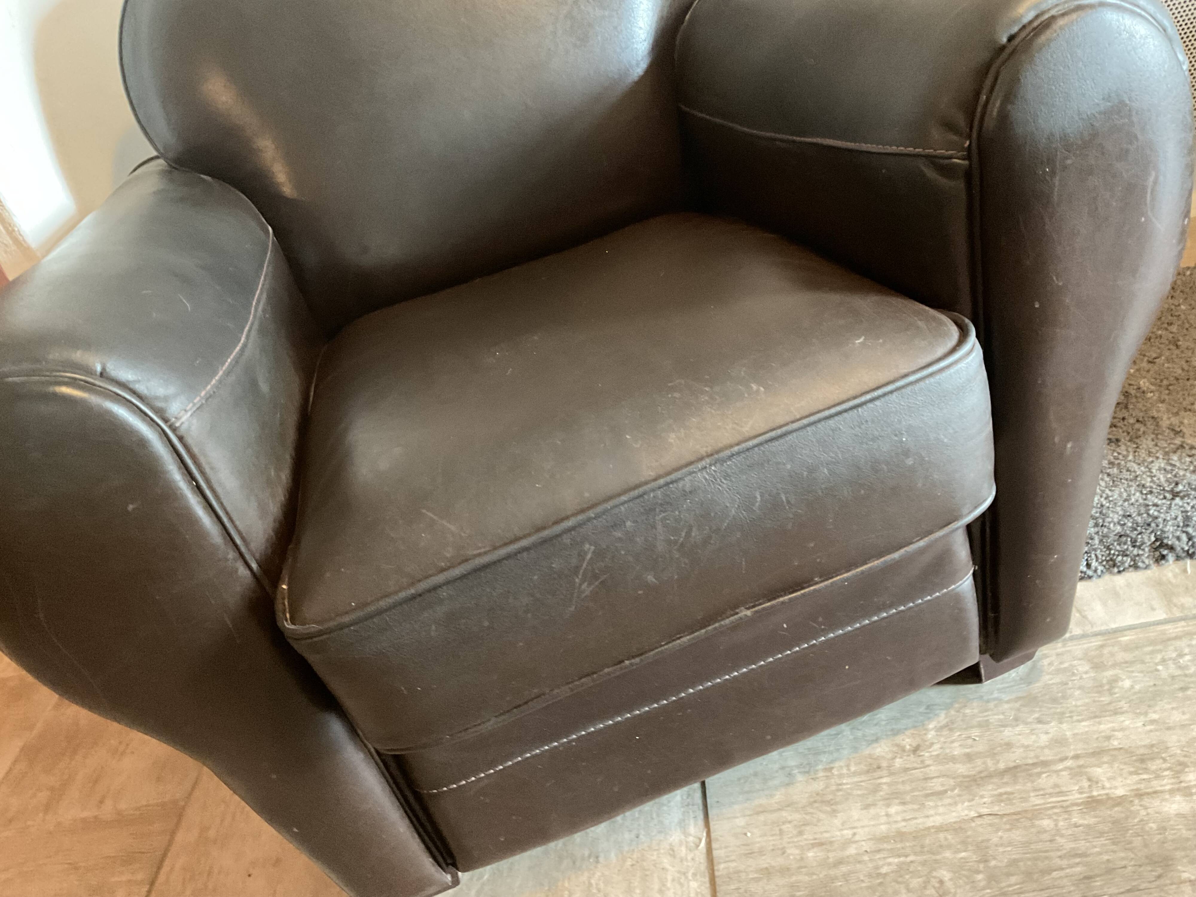 CLUB armchair. Leather.