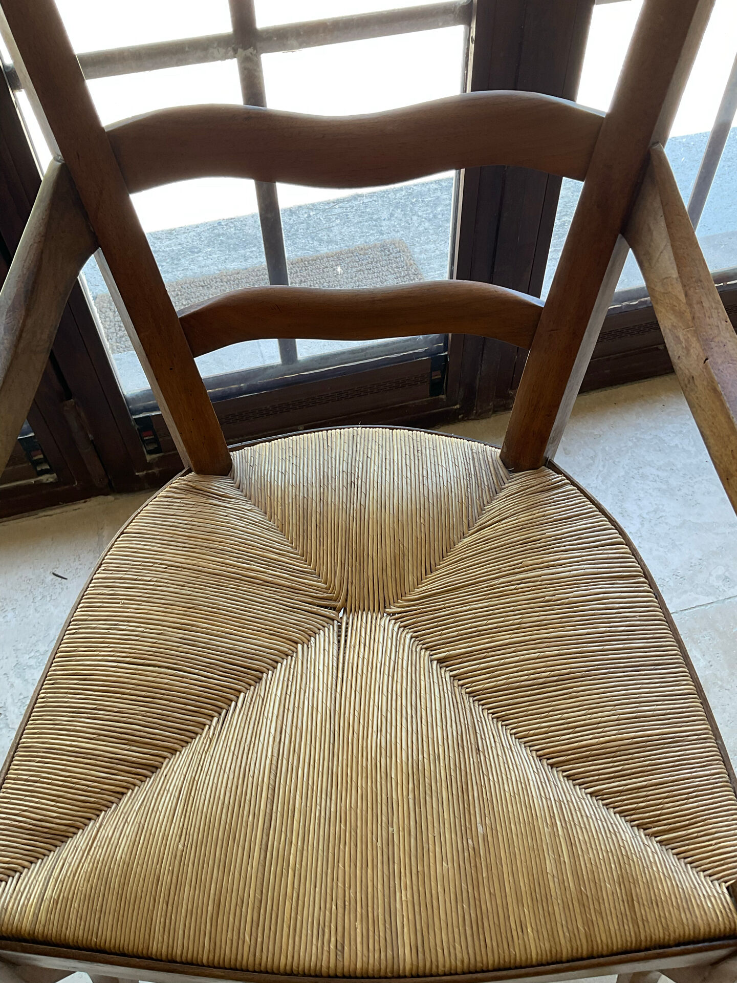 Fauteuil paillé en noyer XIXème