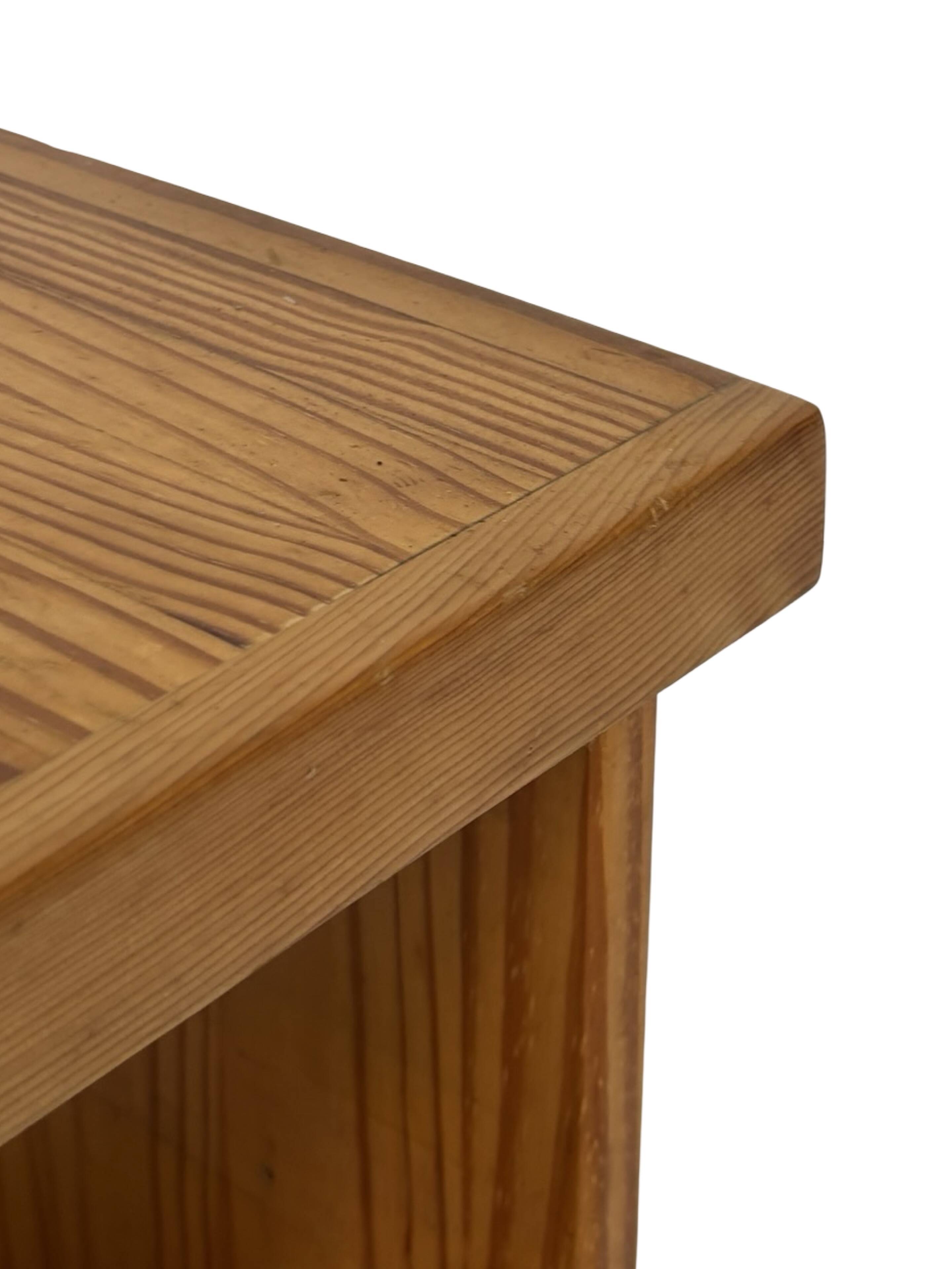 Vintage pinewood side table bedside table compact design 70's