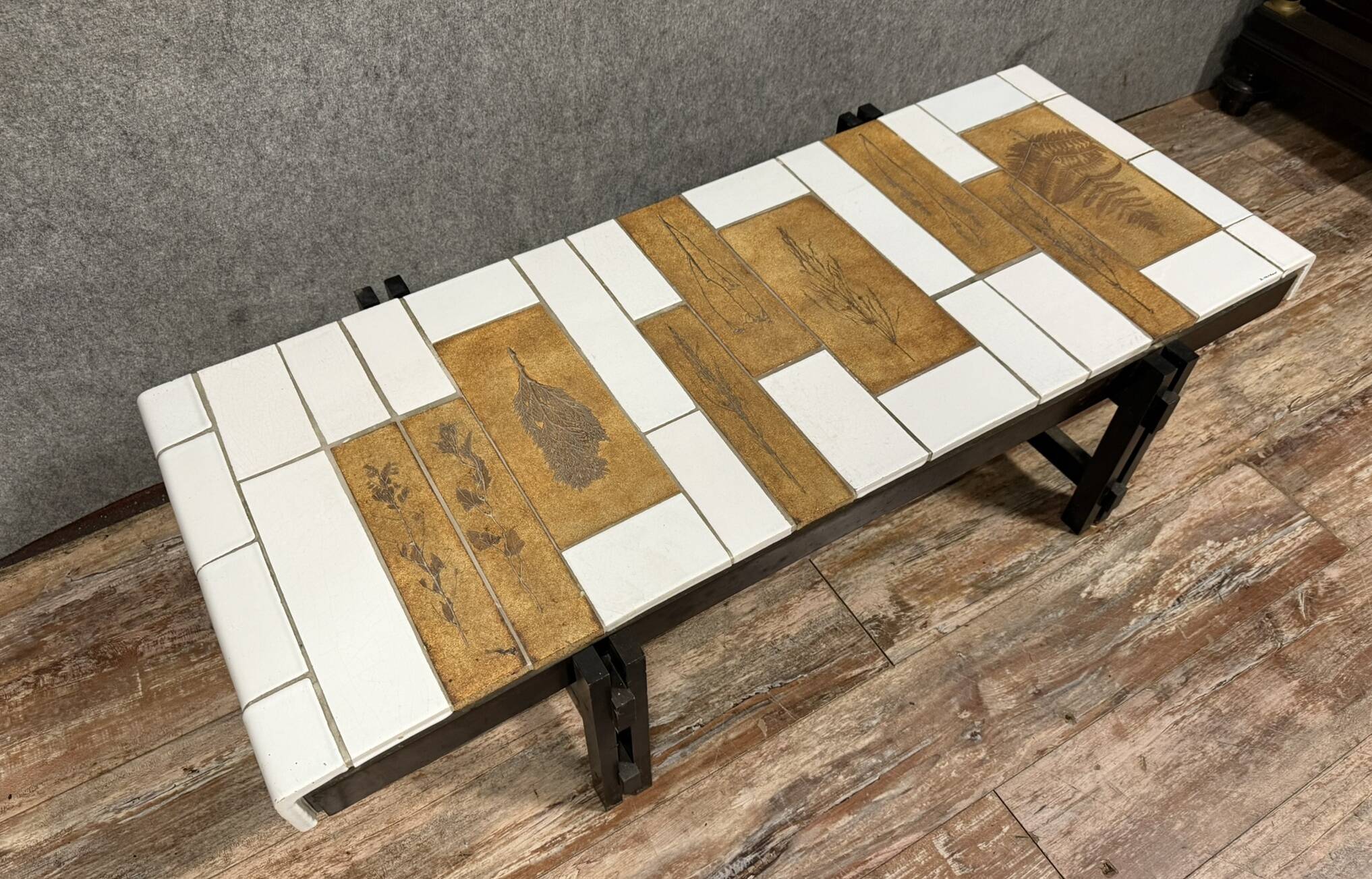 Roger CAPRON (1922-2006): "Herbier" coffee table in ceramic tiles