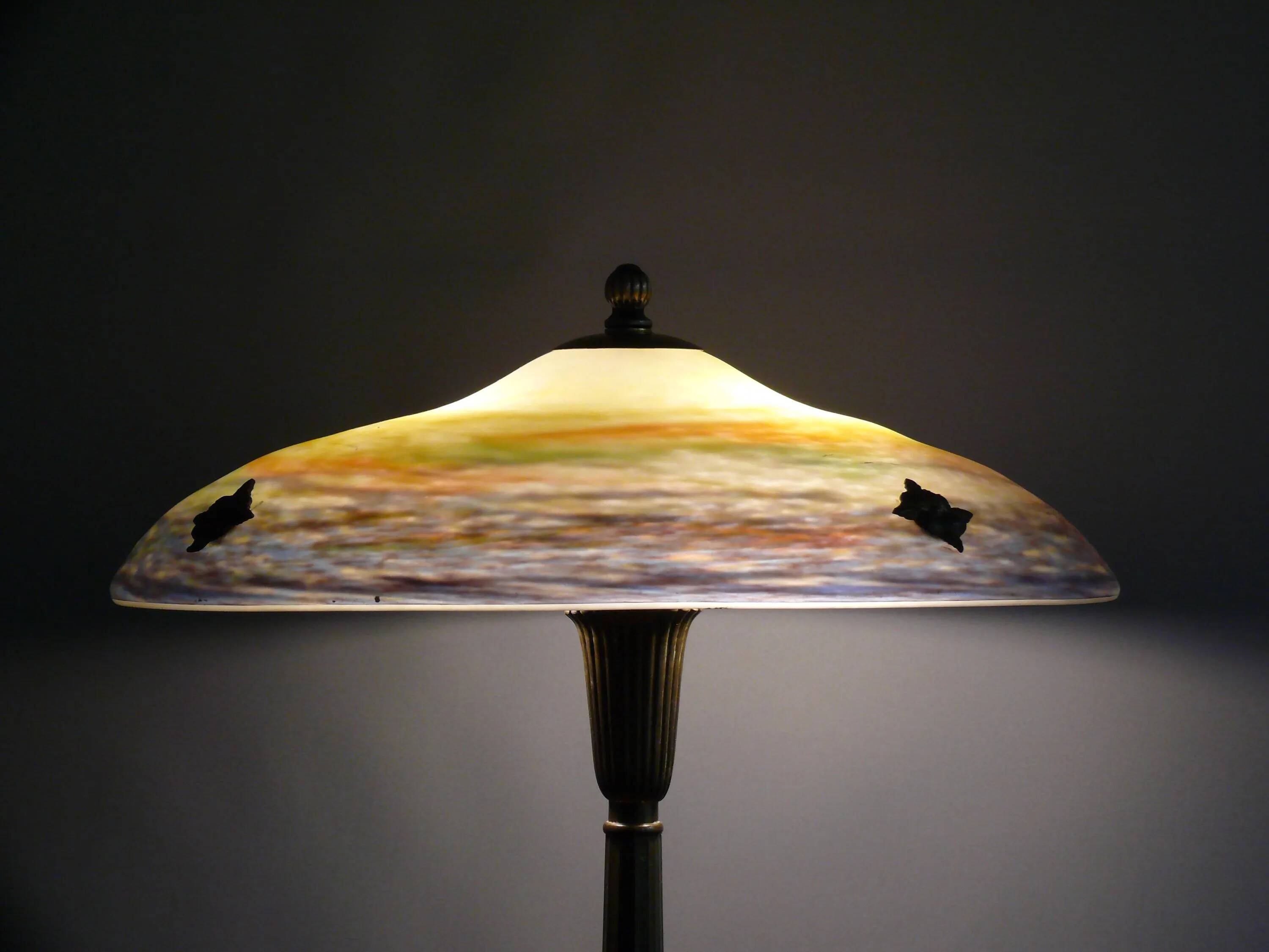 Lampe de table Muller Frères, France, avec pied en laiton et abat-jour en pâte de verre, style Art déco vers 1930